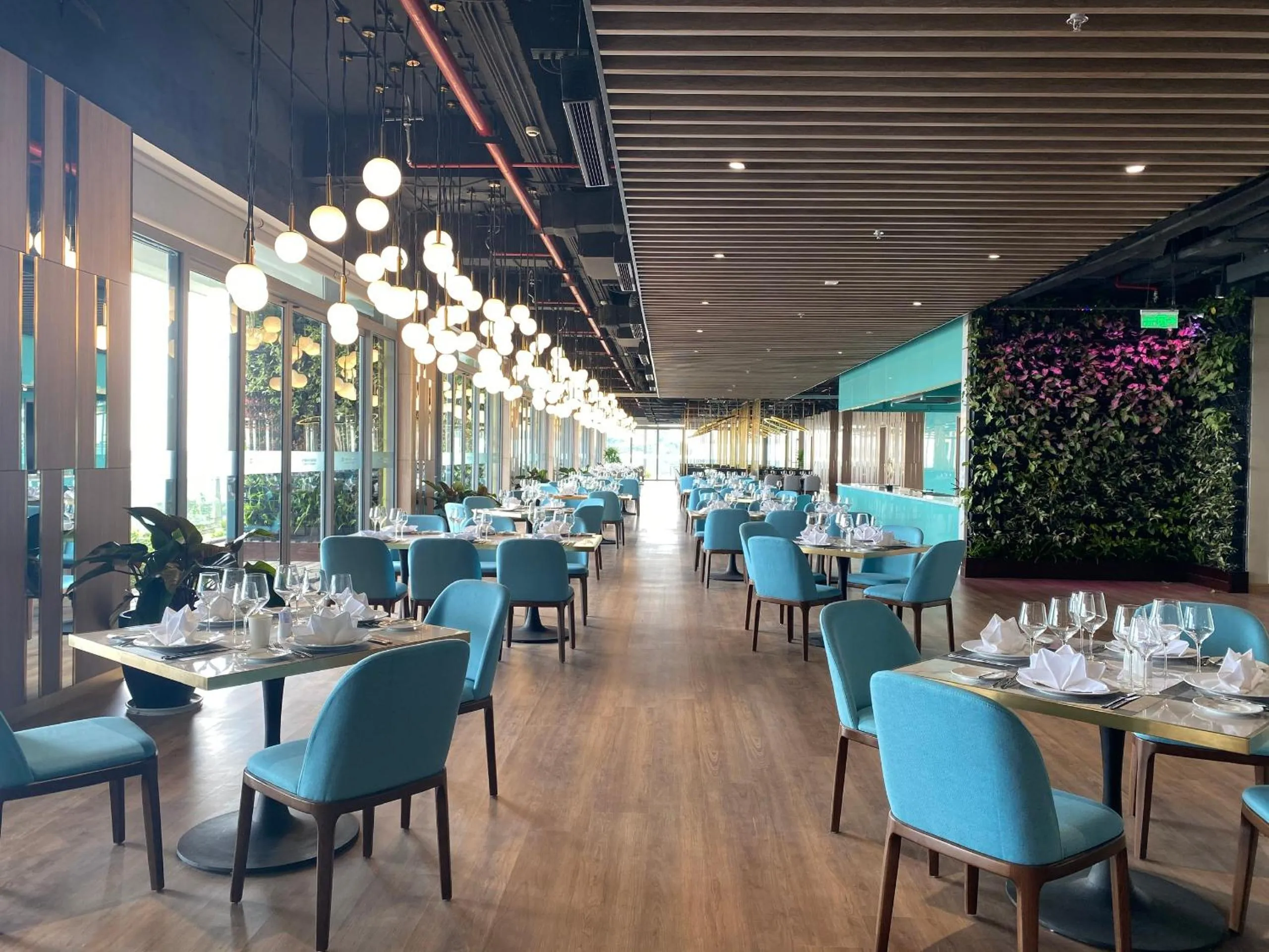 Restaurant/places to eat in Flamingo Cát Bà Resort Managed by Flamingo Hotels & Resorts