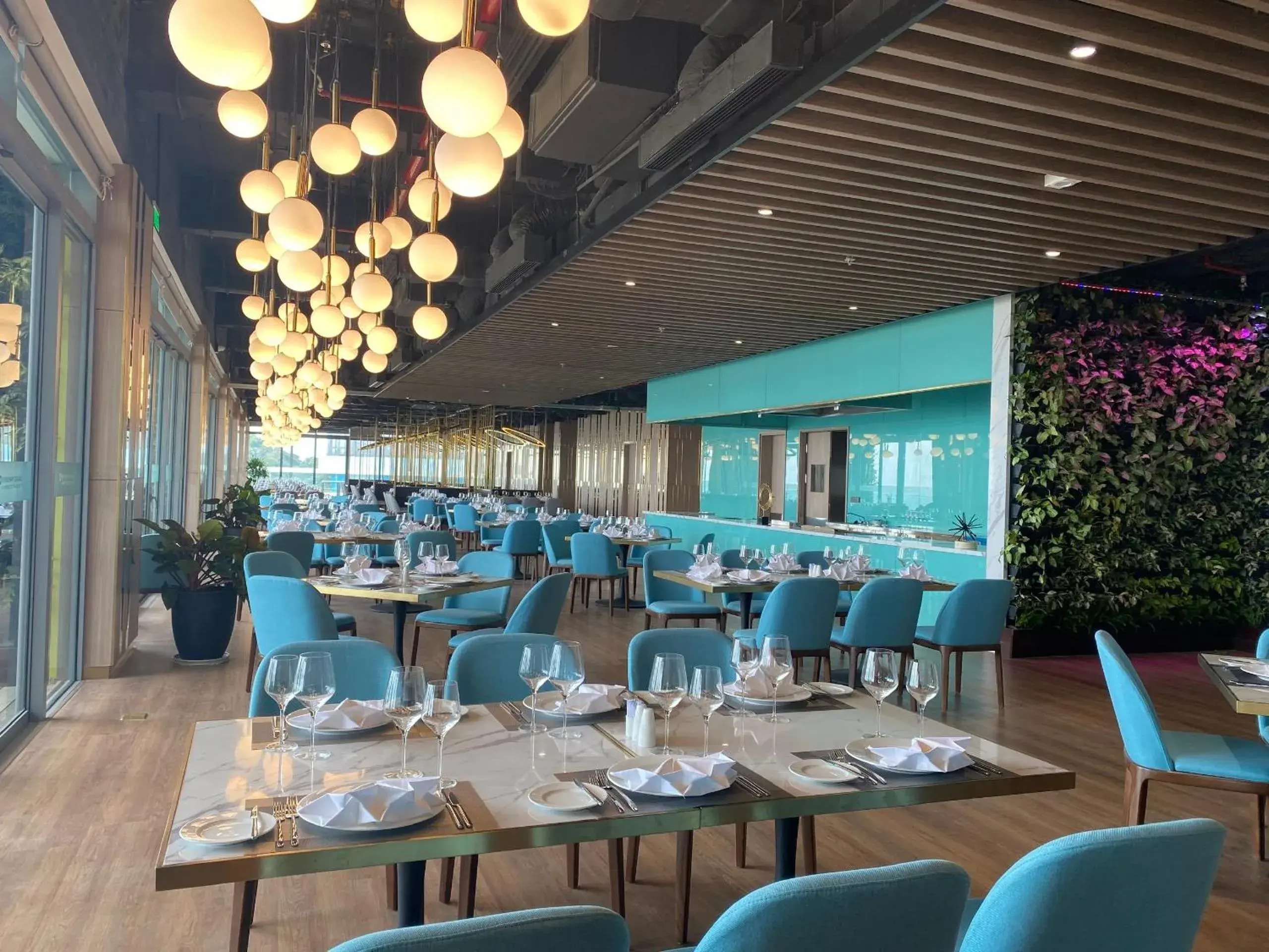 Restaurant/places to eat in Flamingo Resort Cat Ba Restaurant/places to eat in Flamingo Resort Cat Ba