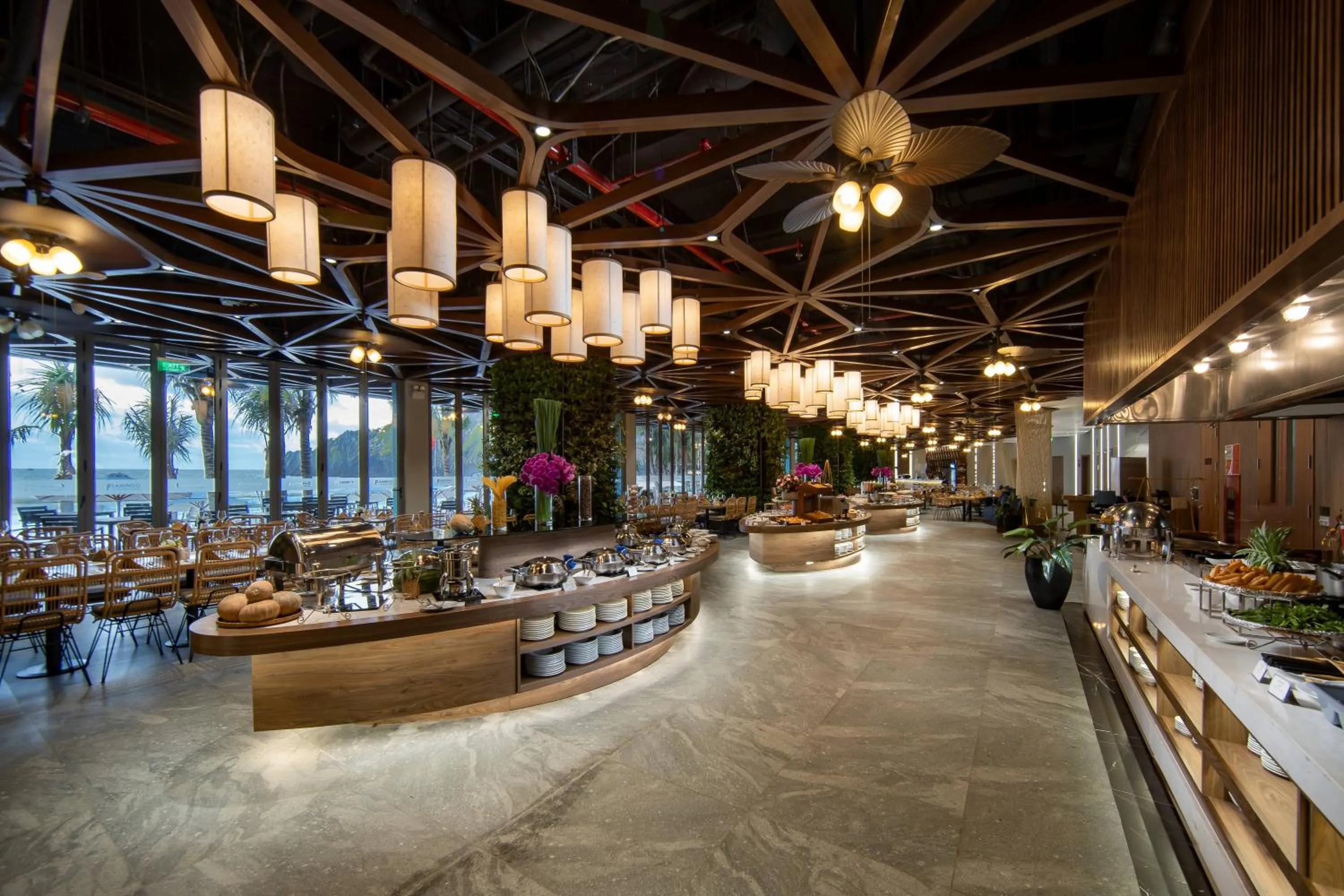 Restaurant/places to eat in Flamingo Cát Bà Resort Managed by Flamingo Hotels & Resorts