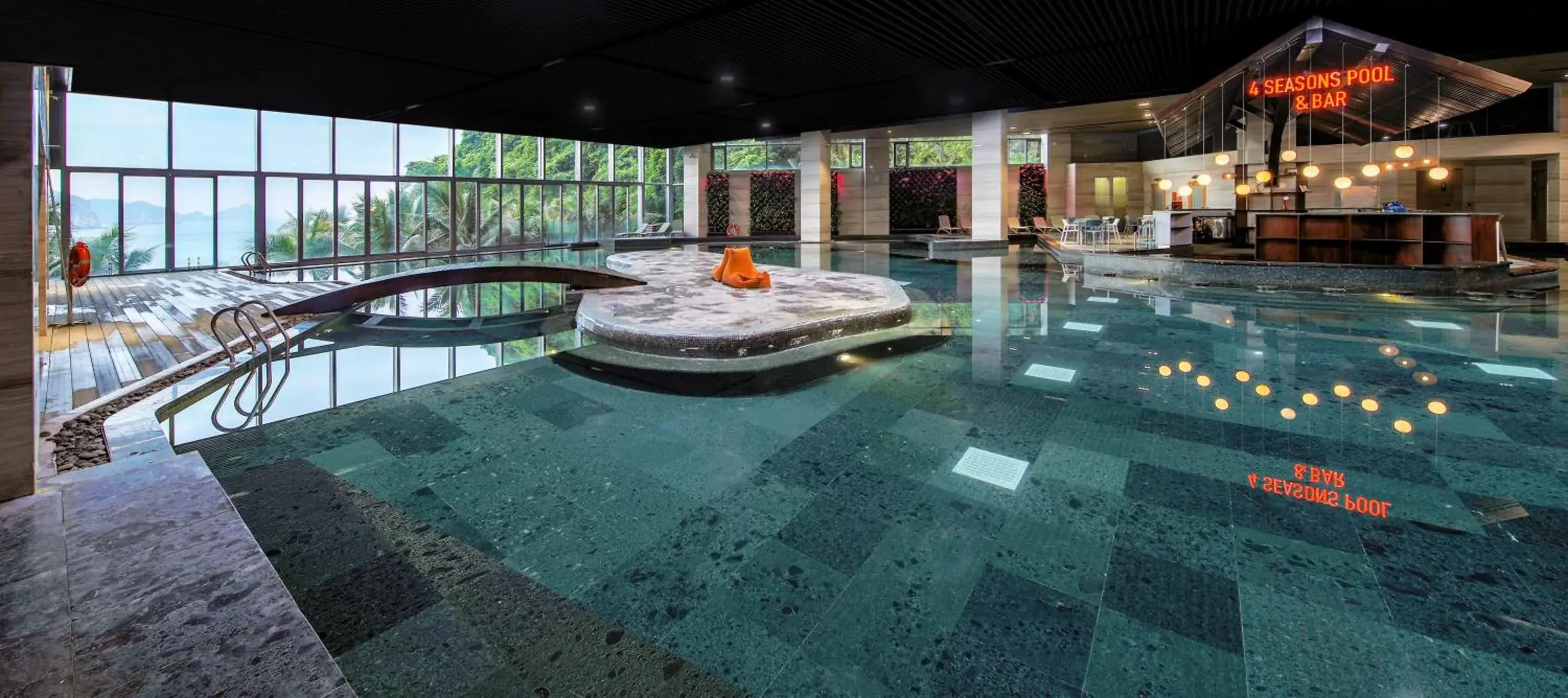 Swimming pool in Flamingo Resort Cat Ba Swimming pool in Flamingo Resort Cat Ba