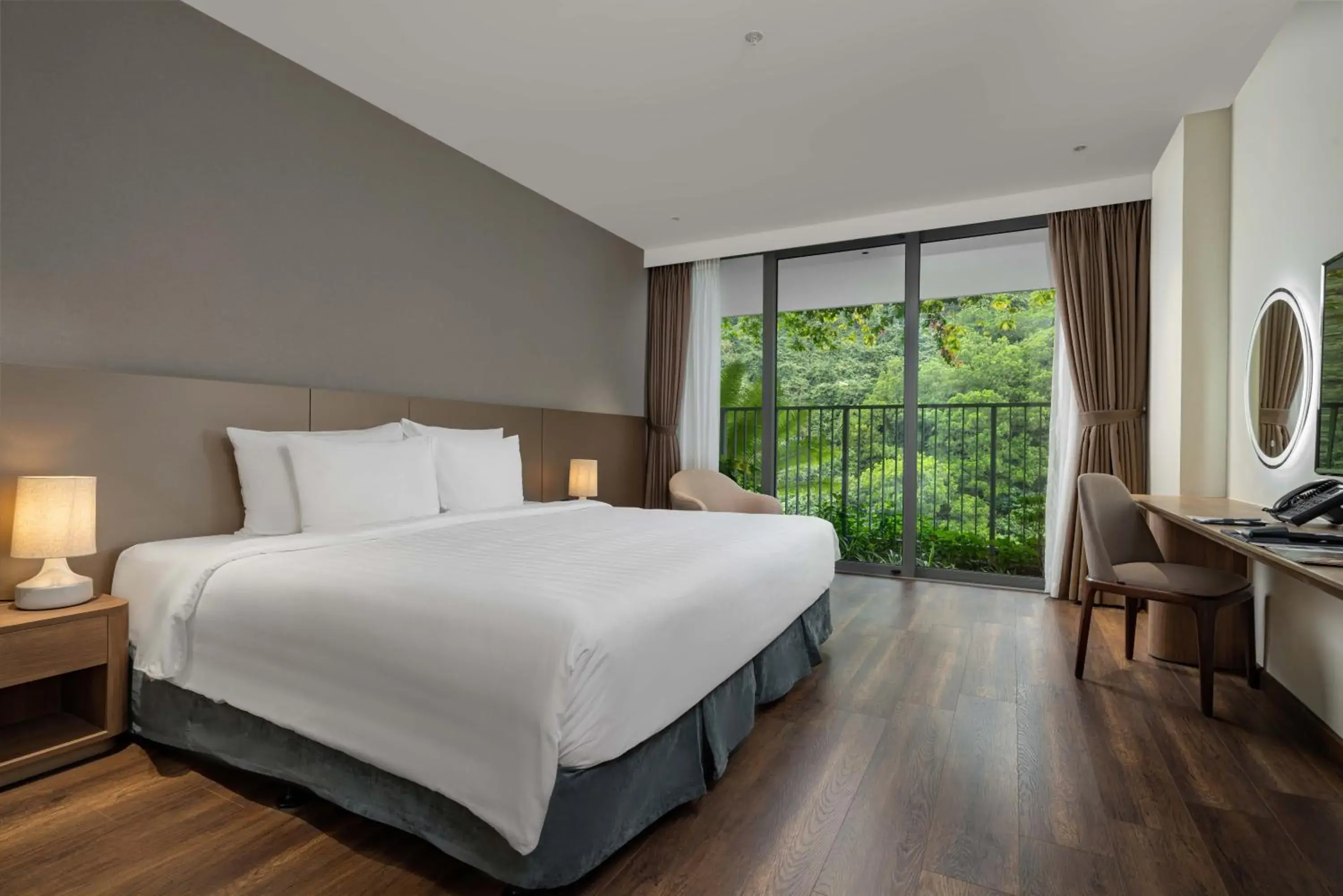 Deluxe Mountain King in Flamingo Cát Bà Resort Managed by Flamingo Hotels & Resorts Deluxe Mountain King in Flamingo Cát Bà Resort Managed by Flamingo Hotels & Resorts