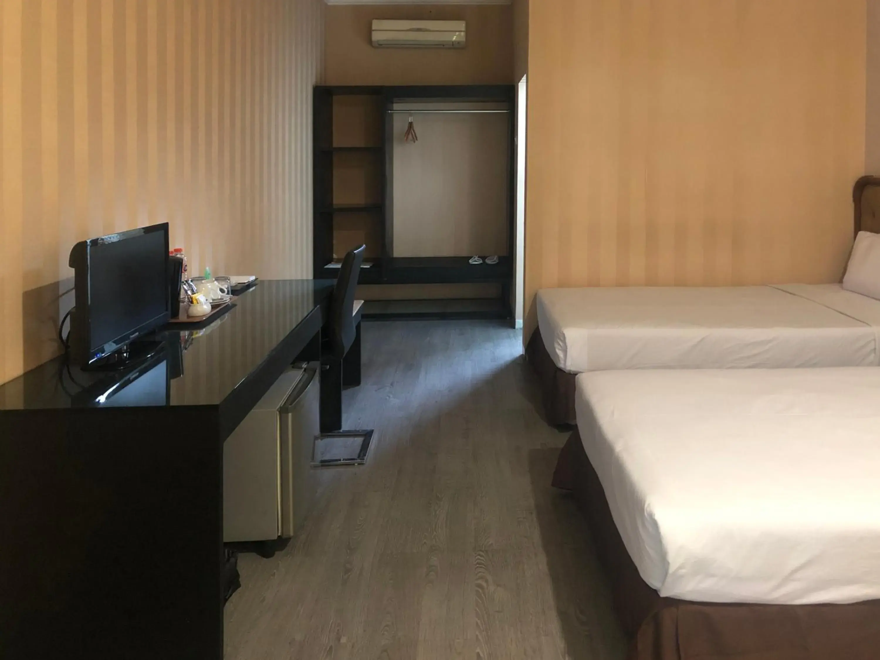 Floor plan, Bed in Hotel Sinar 3