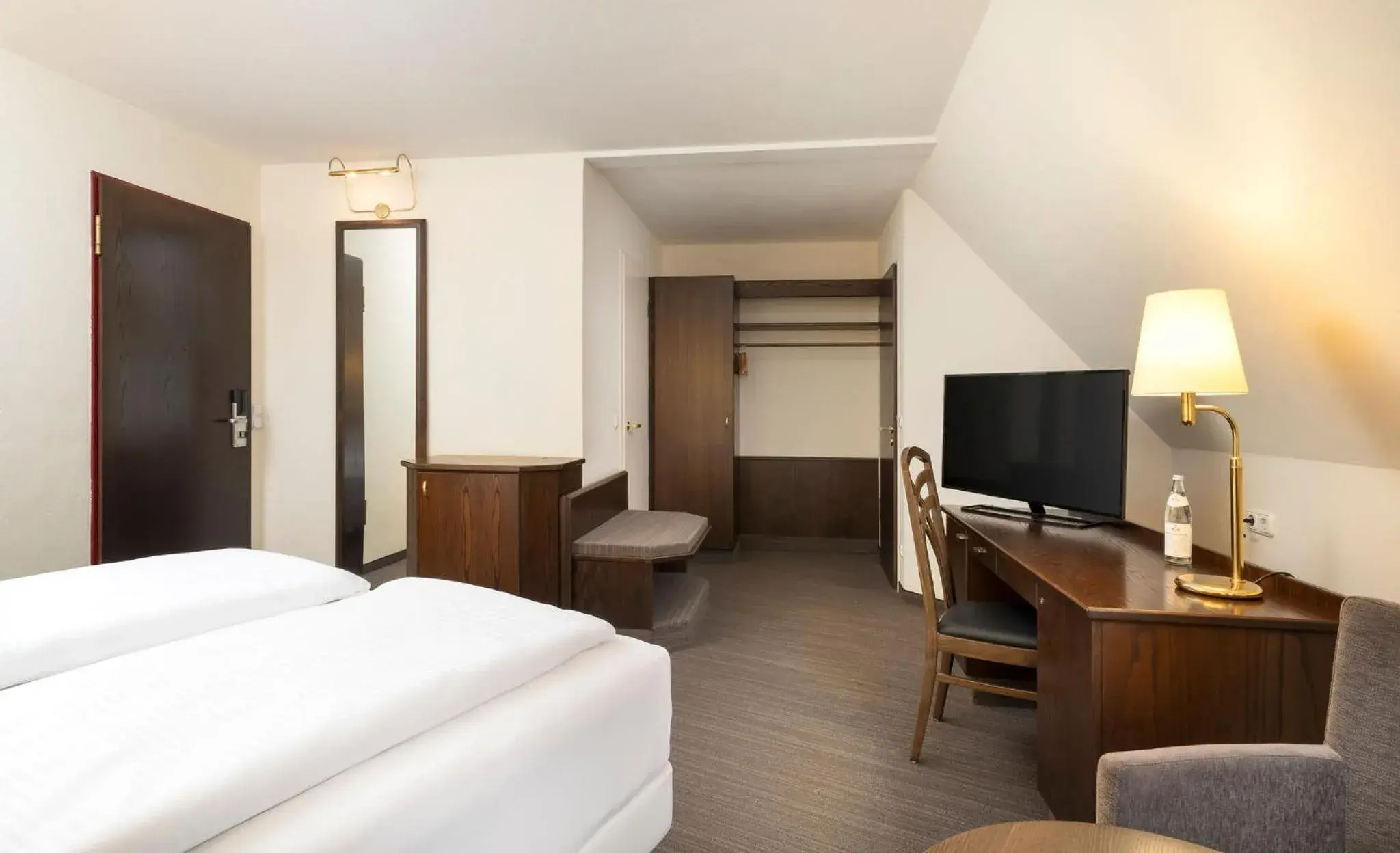 Bed in Hotel Klösterle Nördlingen - in Kürze elaya hotel kloesterle noerdlingen Bed in Hotel Klösterle Nördlingen - in Kürze elaya hotel kloesterle noerdlingen