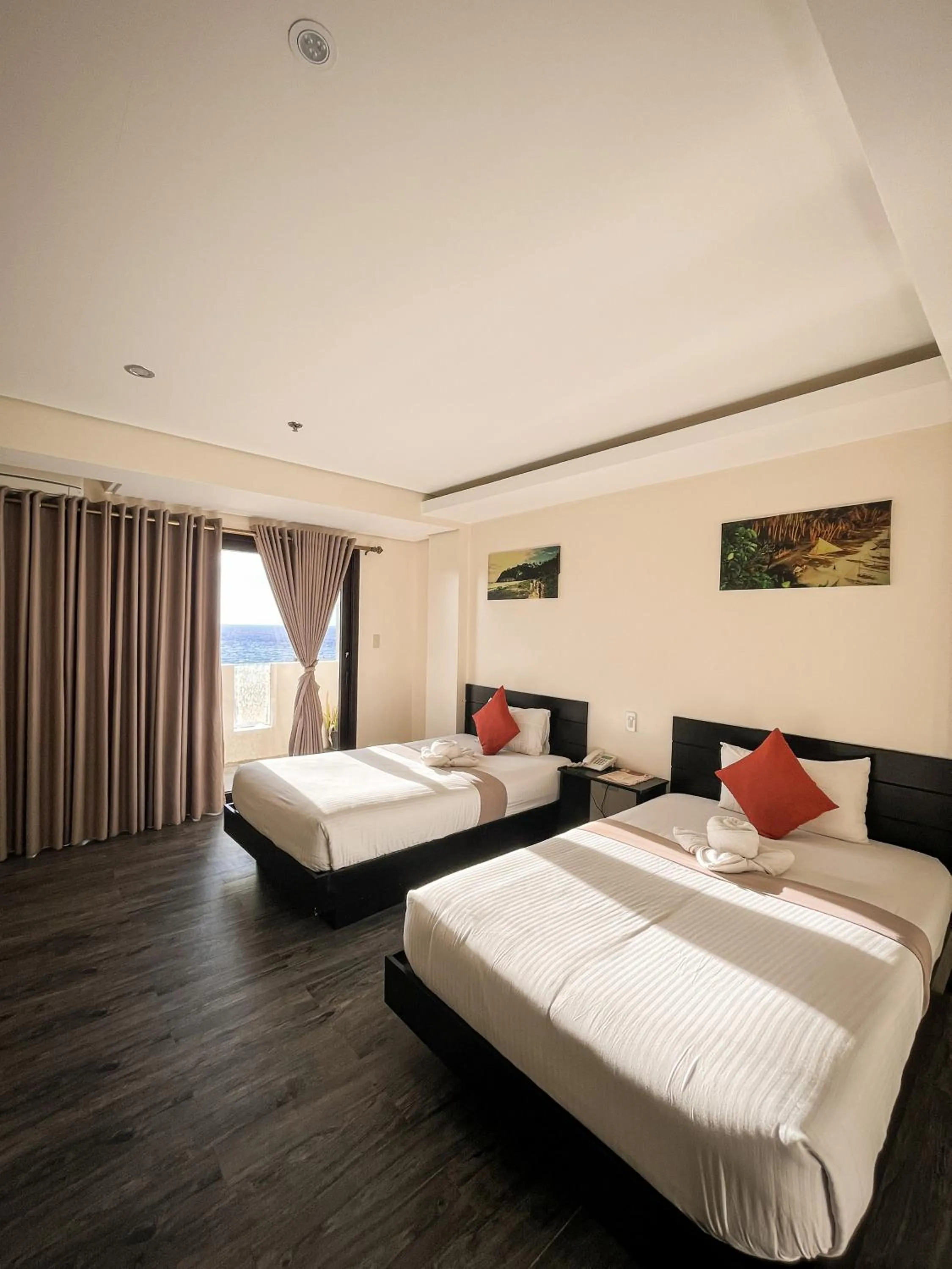 Photo of the whole room, Bed in Navarro Hotel