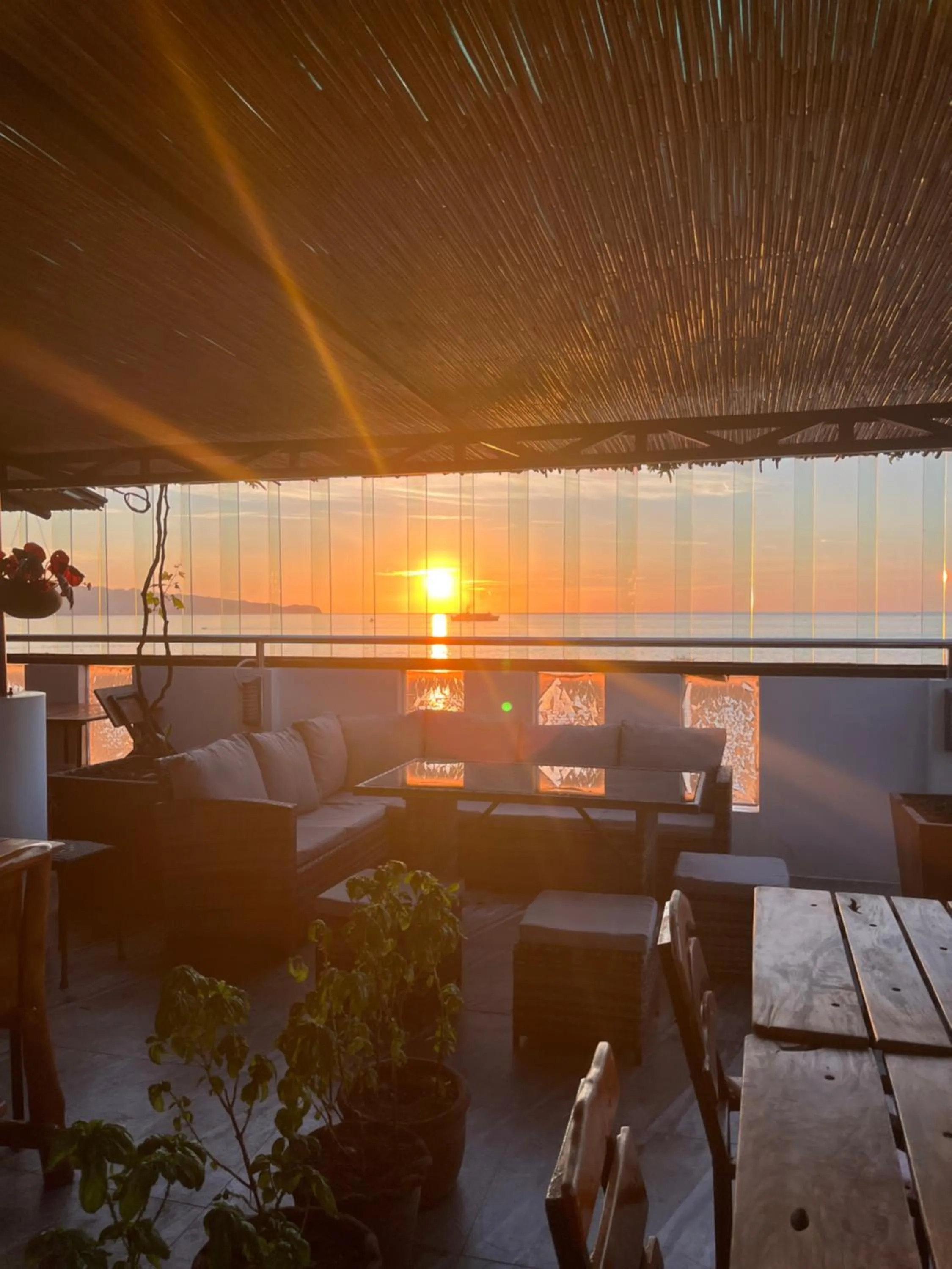 Restaurant/places to eat in Navarro Hotel