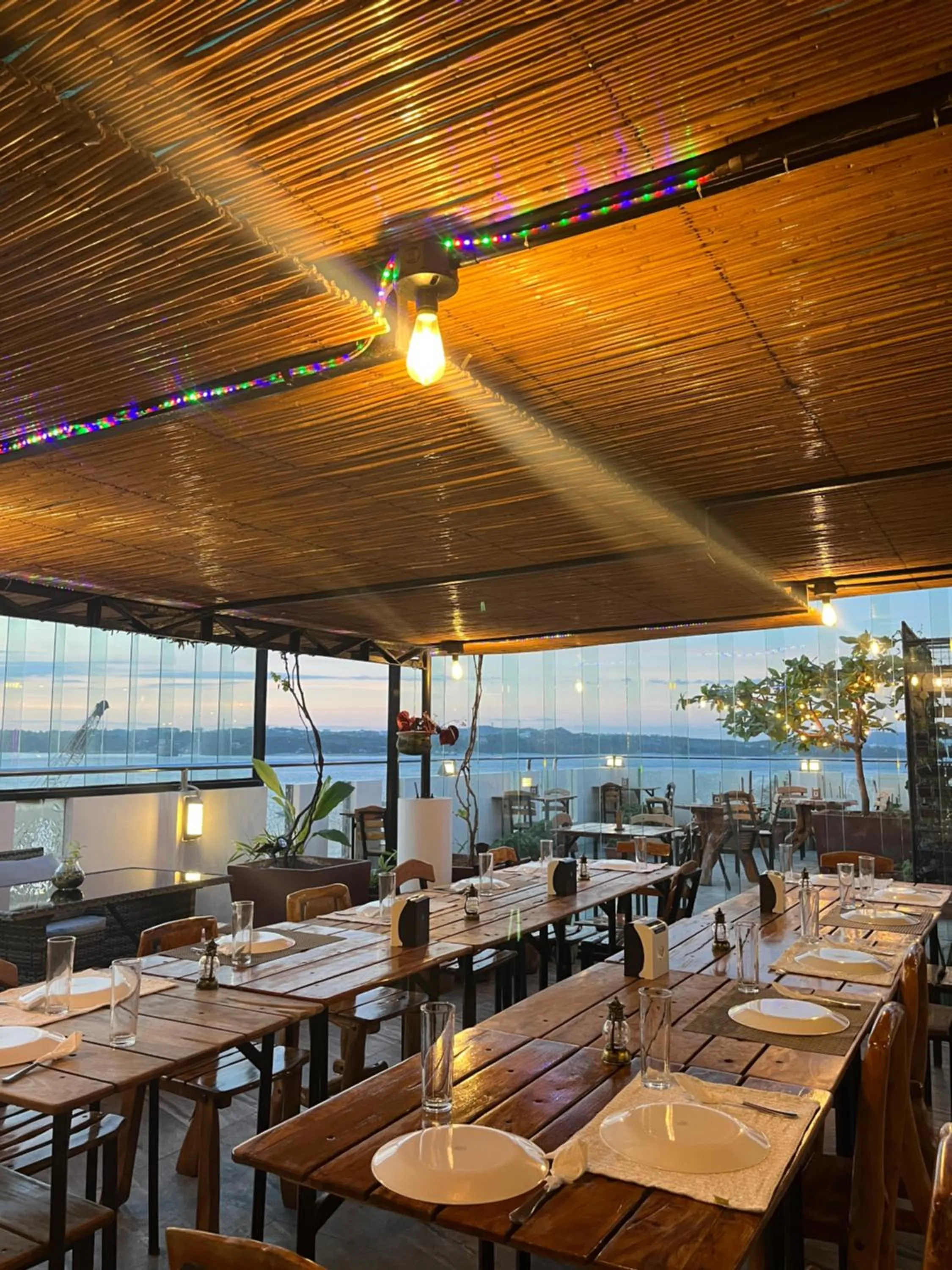 Restaurant/places to eat in Navarro Hotel