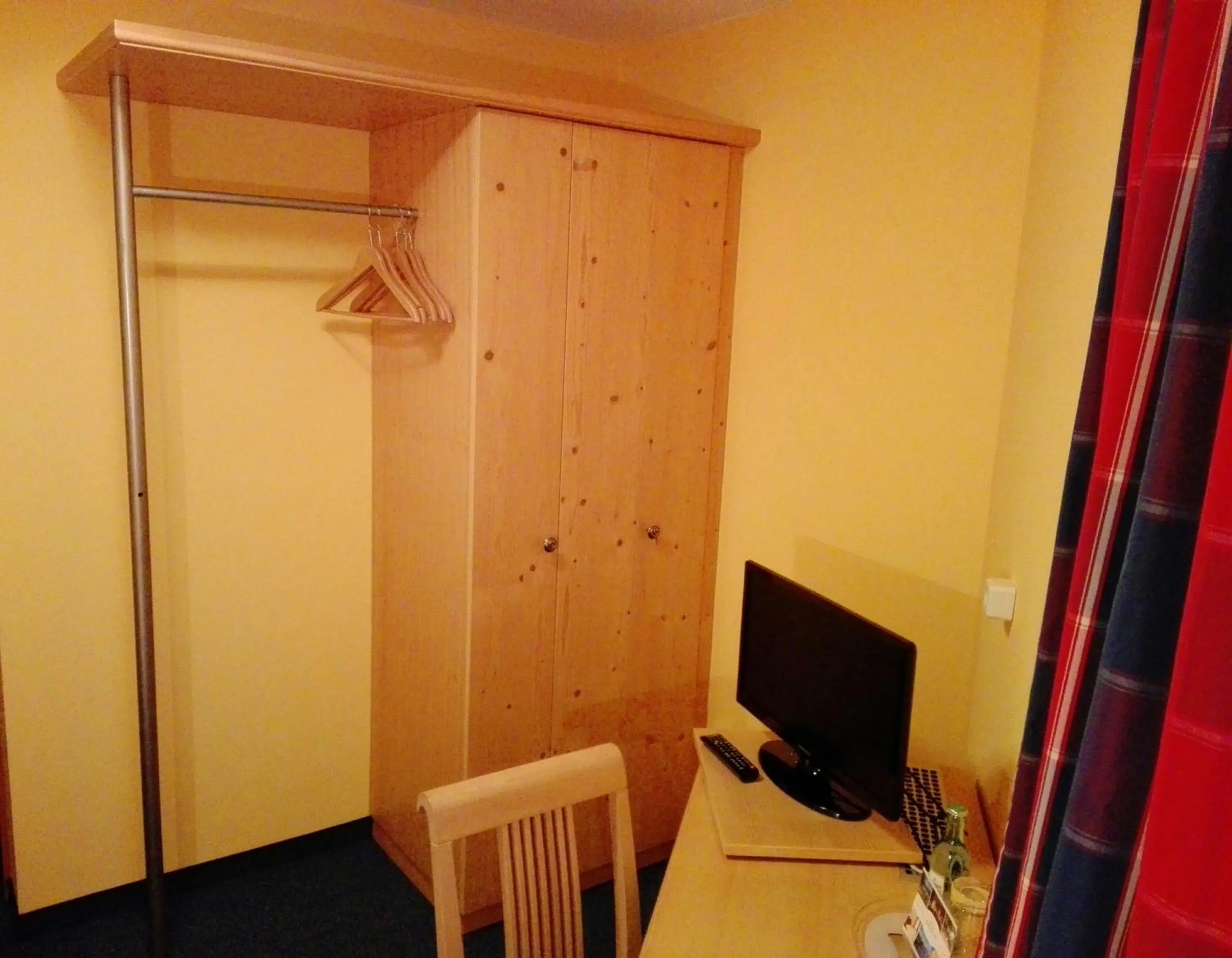 TV and multimedia in Hotel Alttolkewitzer Hof