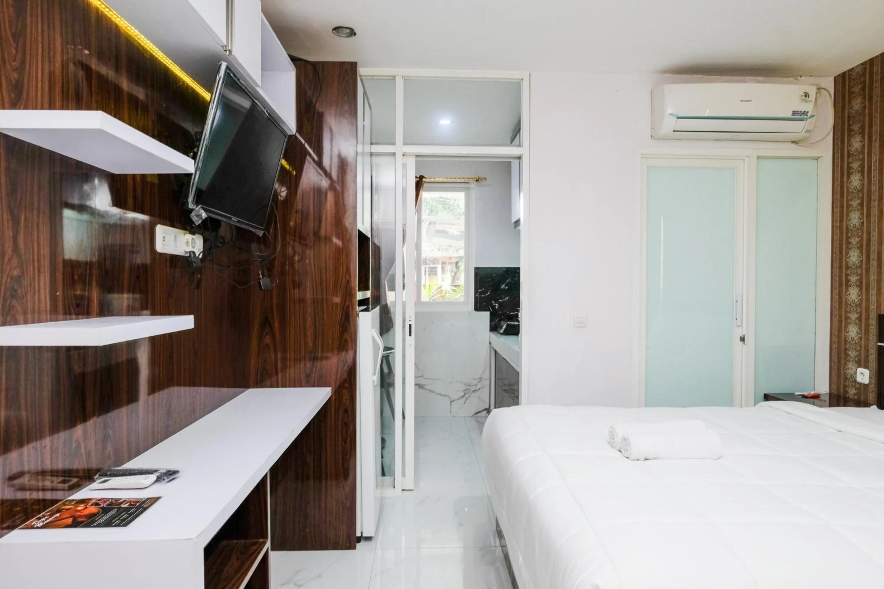 Bedroom, Bed in Urbanview Hotel DHelomi Homestay near UPN Veteran