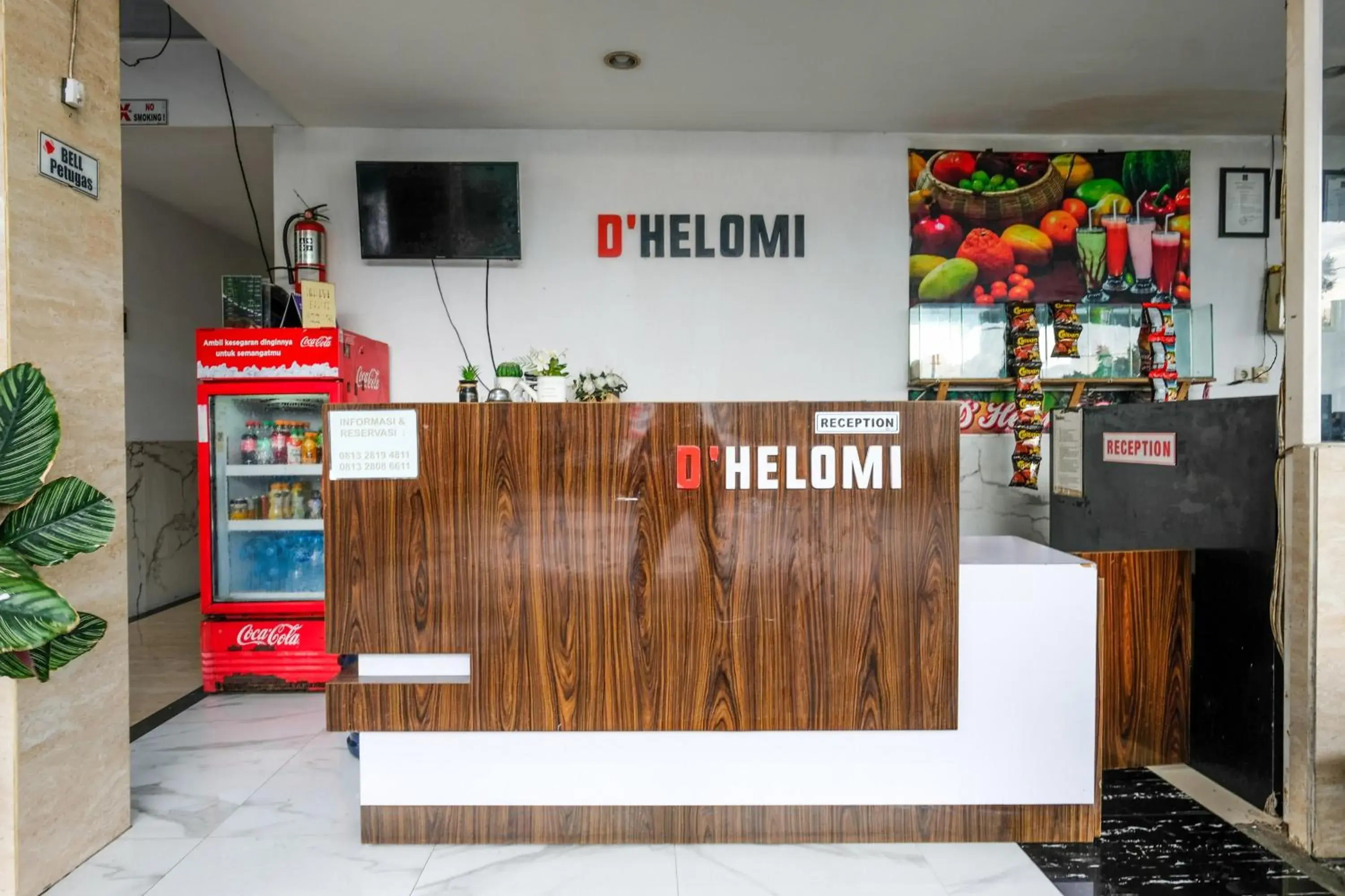 Lobby or reception in Urbanview Hotel DHelomi Homestay near UPN Veteran Lobby or reception in Urbanview Hotel DHelomi Homestay near UPN Veteran