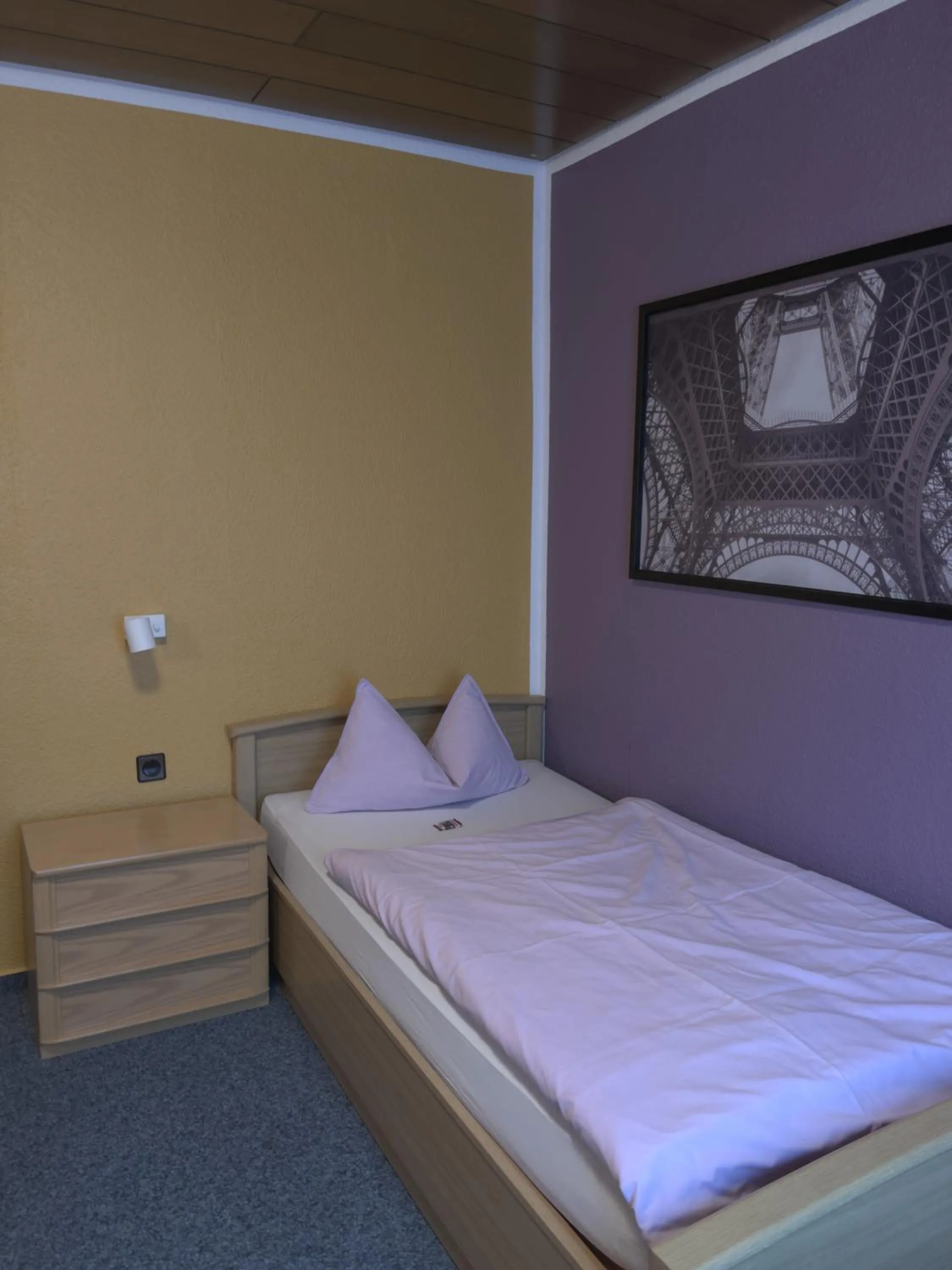 Bed in Stadthotel Bartels