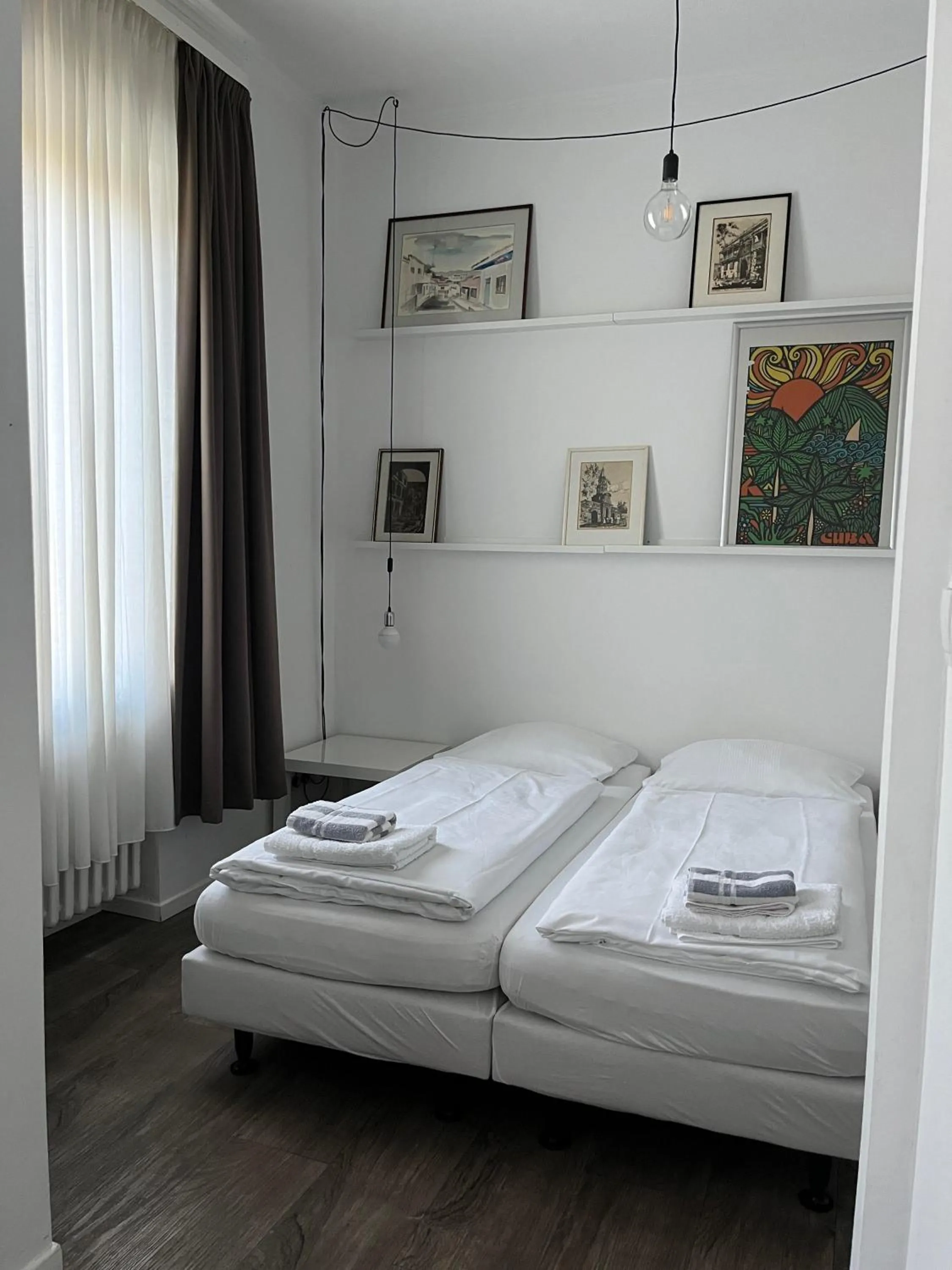 Bedroom in World House Wetten