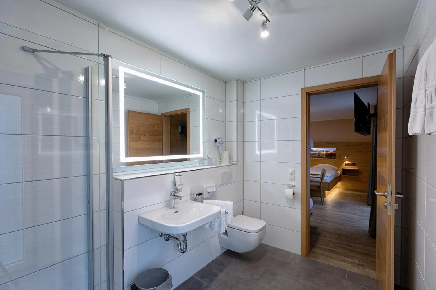 Bathroom in Hotel-Restaurant Weinhaus Grebel