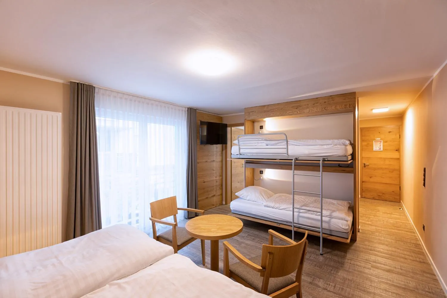 Bedroom in Hotel-Restaurant Weinhaus Grebel