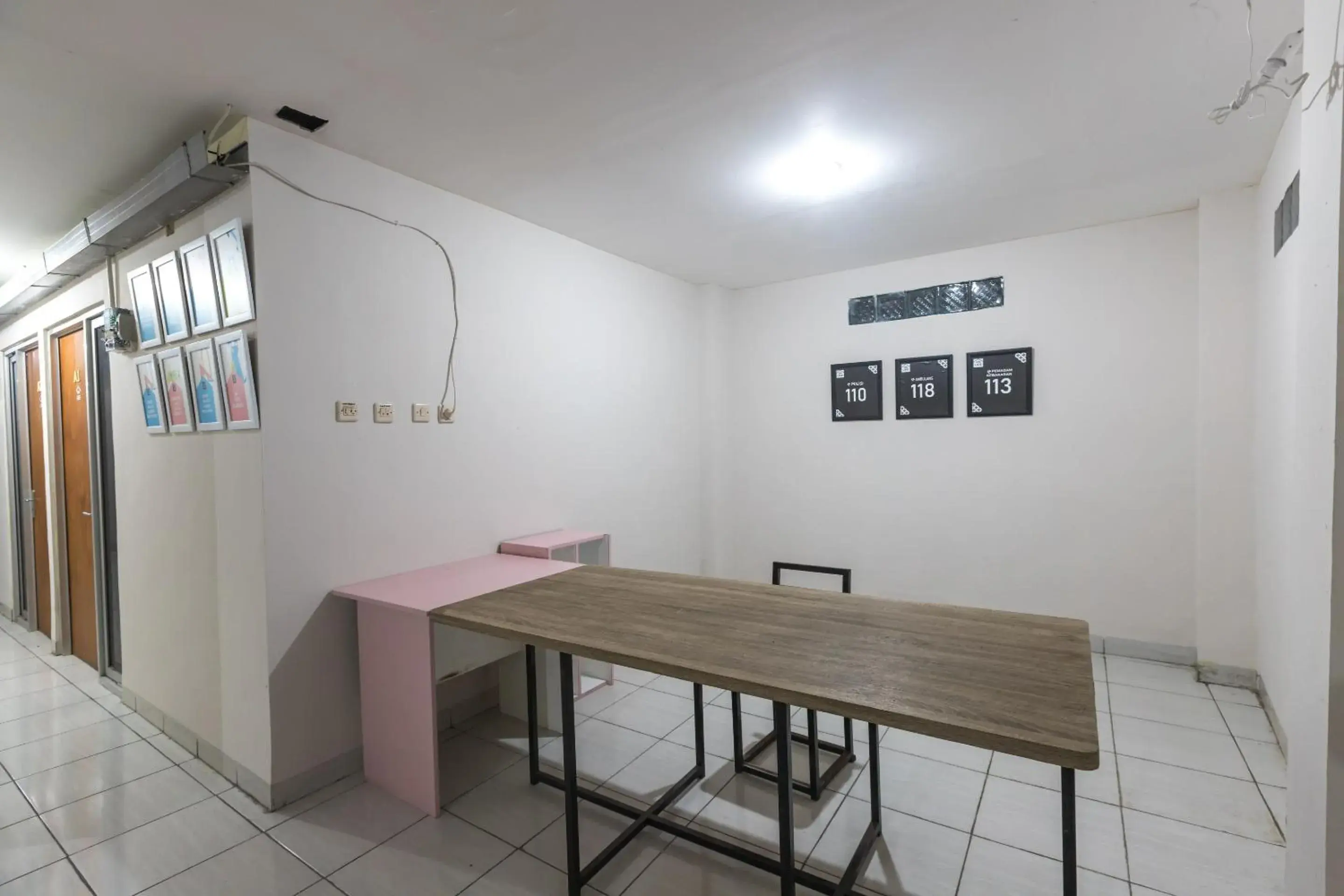 Lobby or reception in Maminoti Syariah Residence Mitra RedDoorz Lobby or reception in Maminoti Syariah Residence Mitra RedDoorz