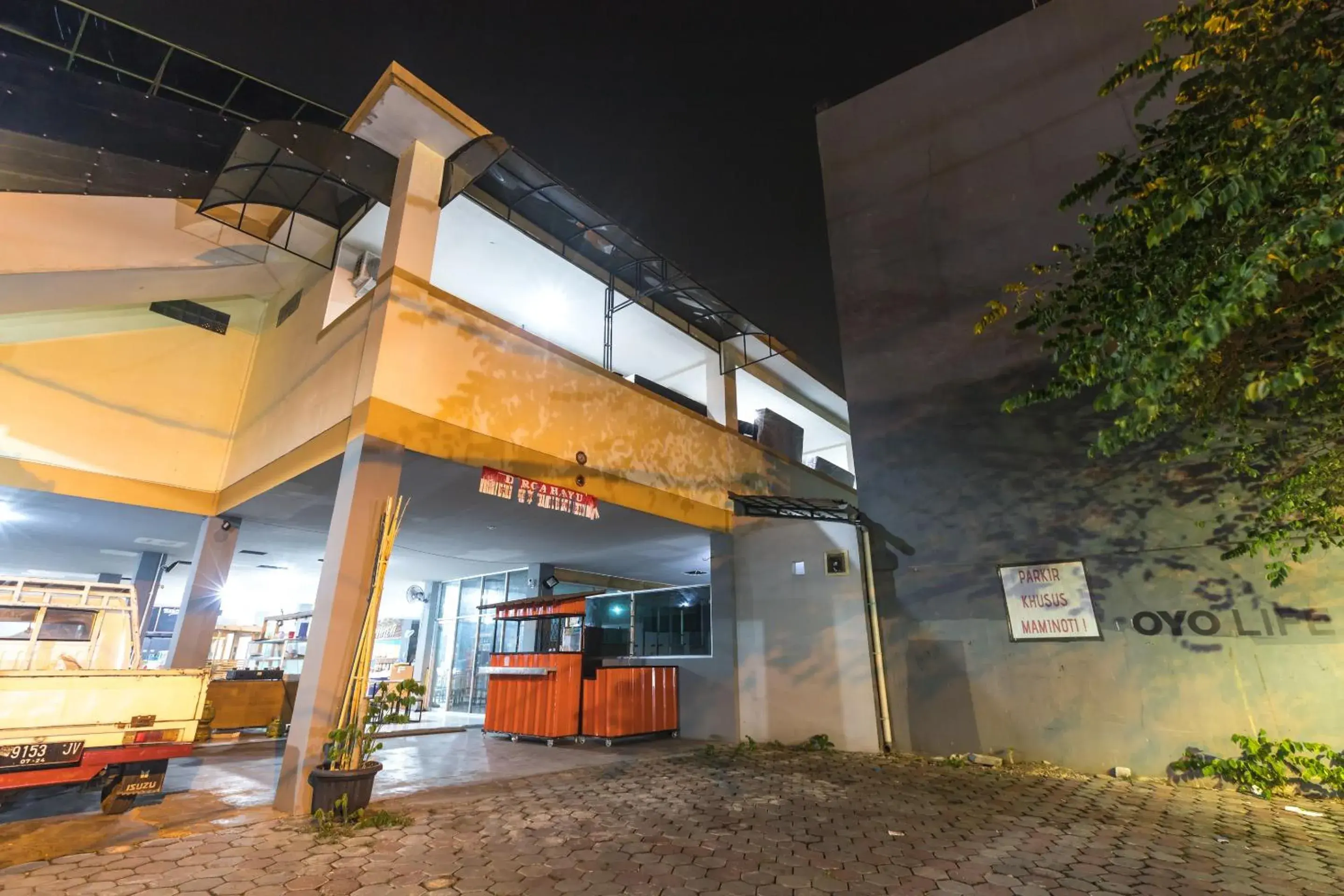 Facade/entrance in Maminoti Syariah Residence Mitra RedDoorz Facade/entrance in Maminoti Syariah Residence Mitra RedDoorz