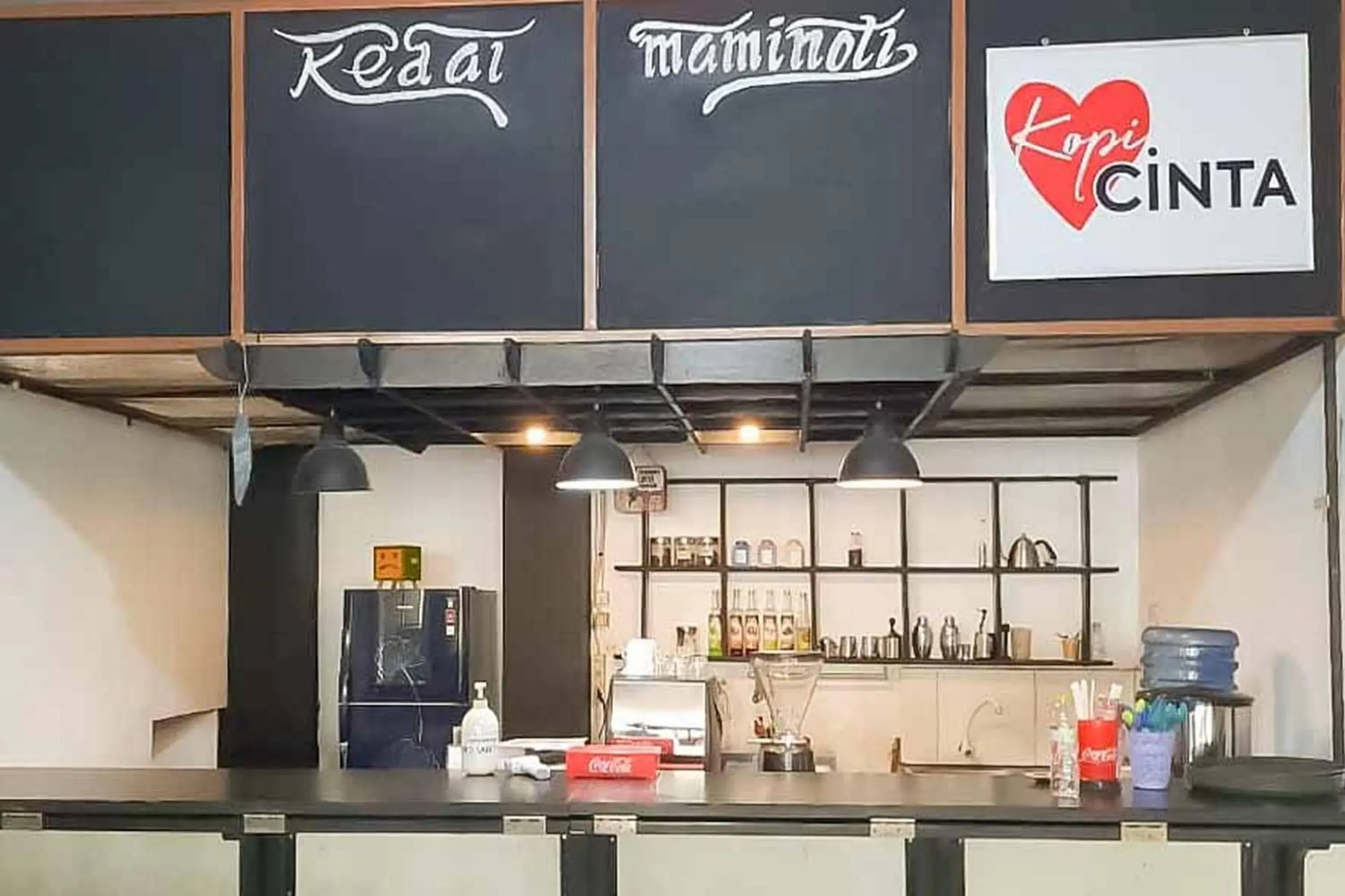 Restaurant/places to eat in Maminoti Syariah Residence Mitra RedDoorz Restaurant/places to eat in Maminoti Syariah Residence Mitra RedDoorz