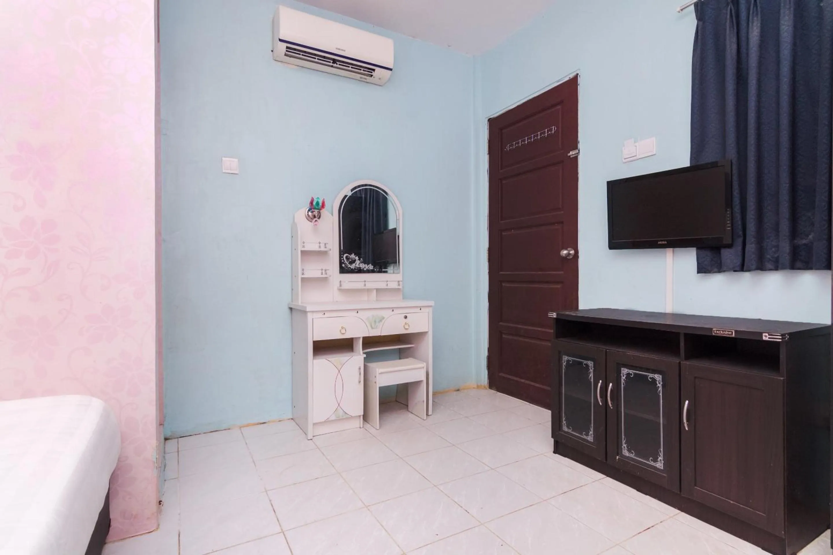 Bedroom in OYO Life 2466 Galaxy Kost