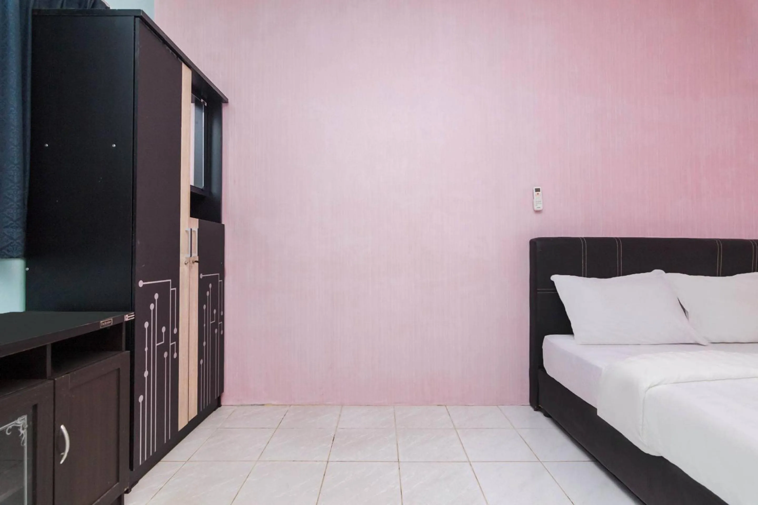 Bedroom, Bed in OYO Life 2466 Galaxy Kost