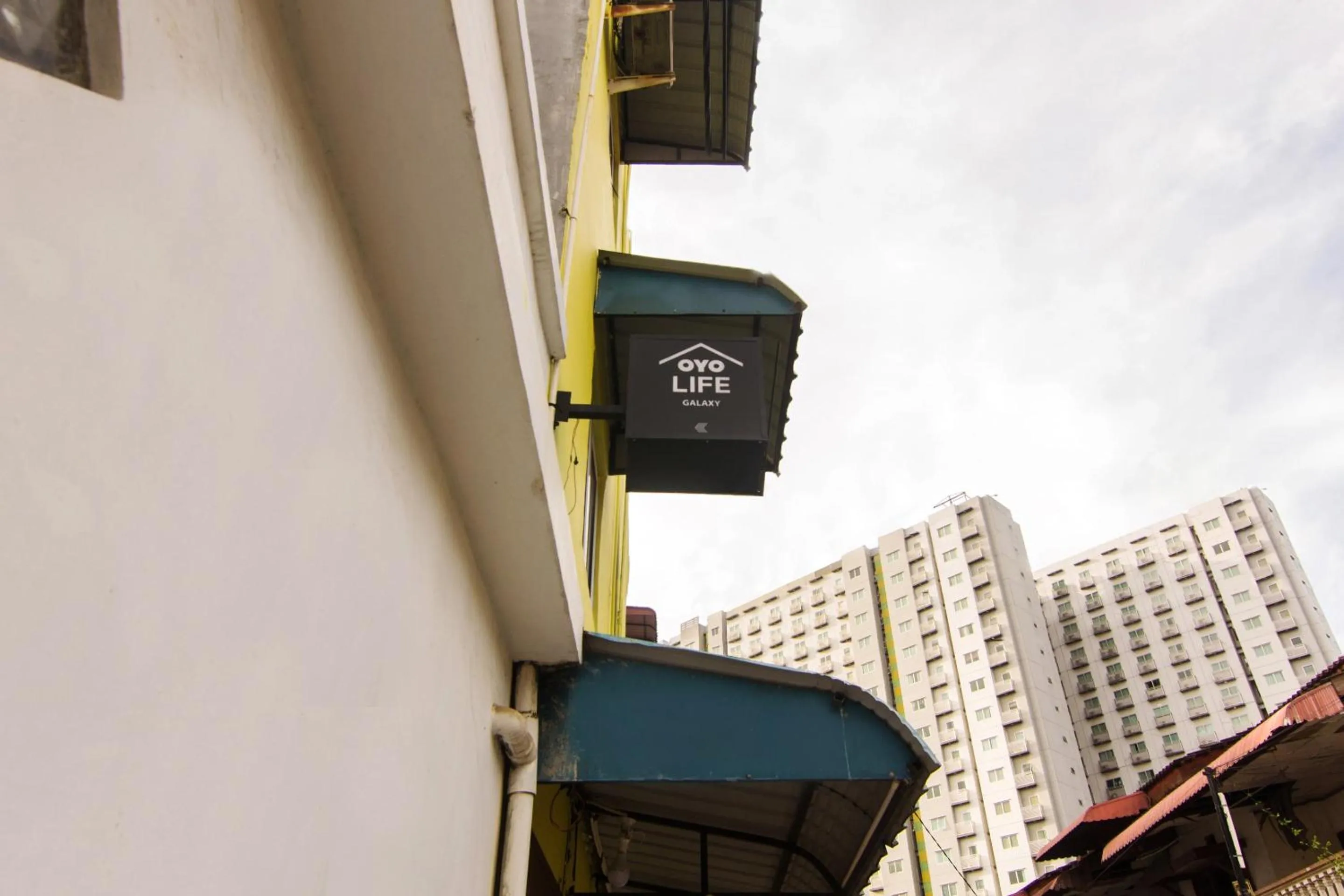 Facade/entrance in OYO Life 2466 Galaxy Kost