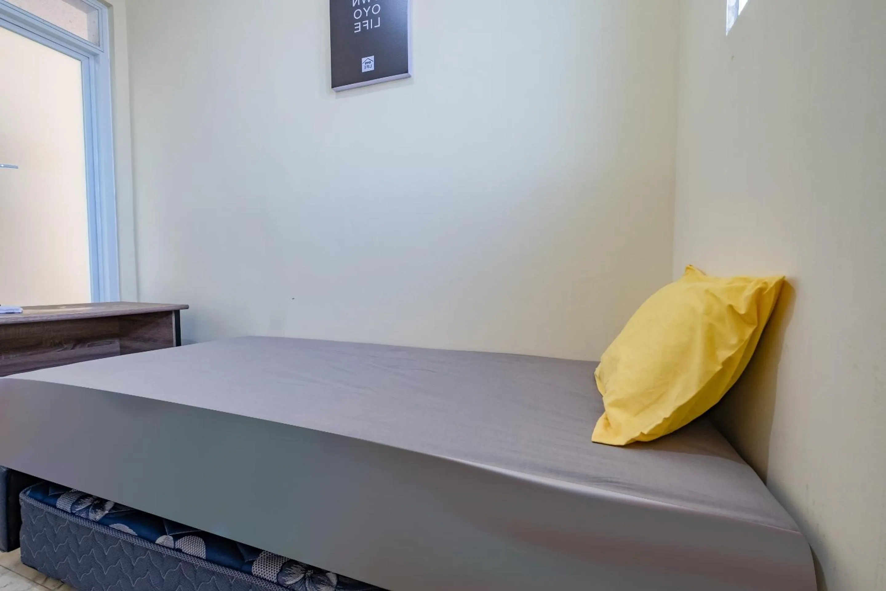 Bedroom, Bed in OYO Life 2216 Griya Jakasetia