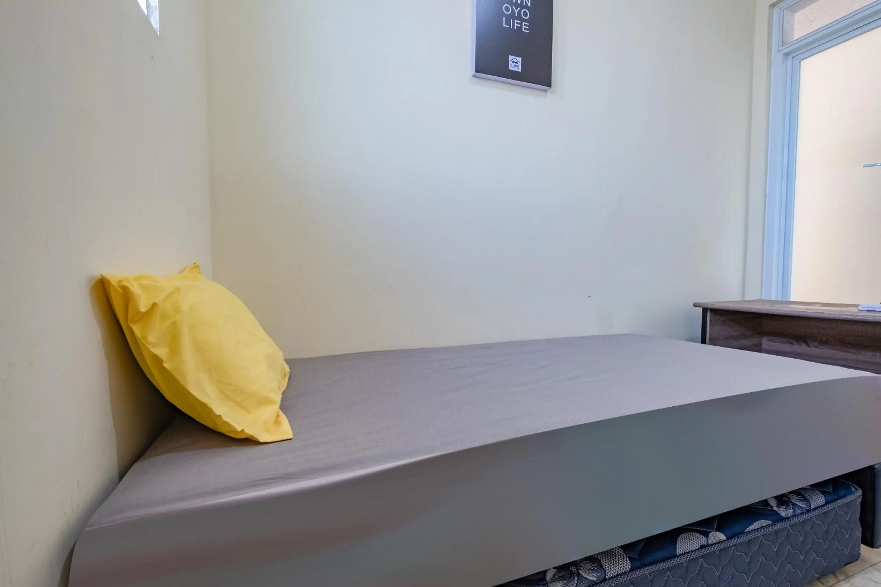 Bedroom, Bed in OYO Life 2216 Griya Jakasetia