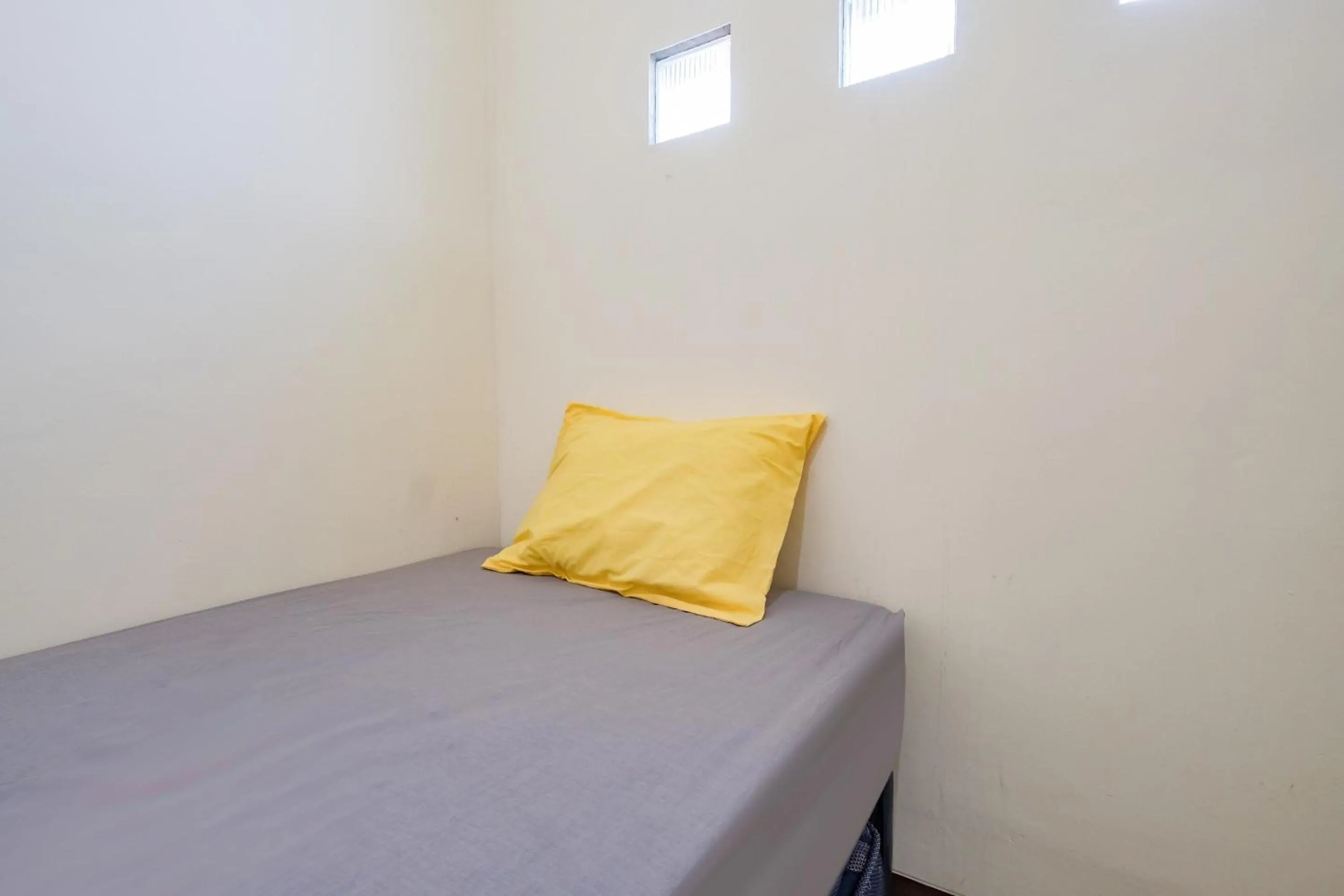 Bedroom, Bed in OYO Life 2216 Griya Jakasetia