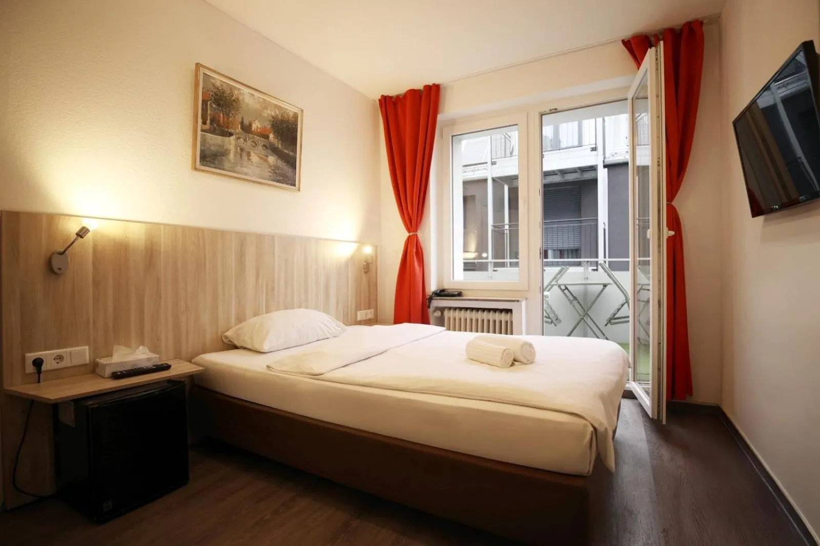 Photo of the whole room, Bed in Hotel Paris