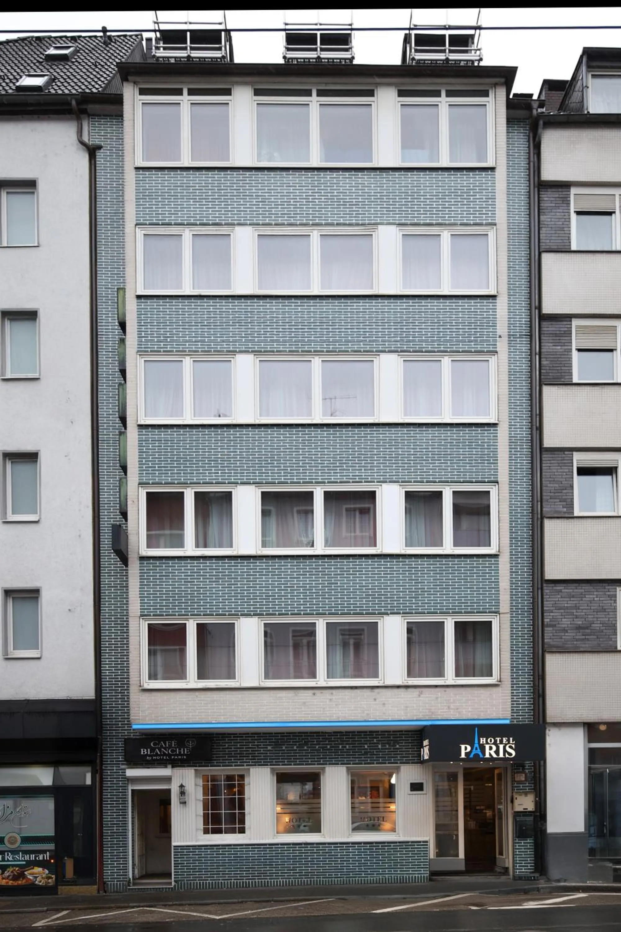 Property building in Hotel Paris