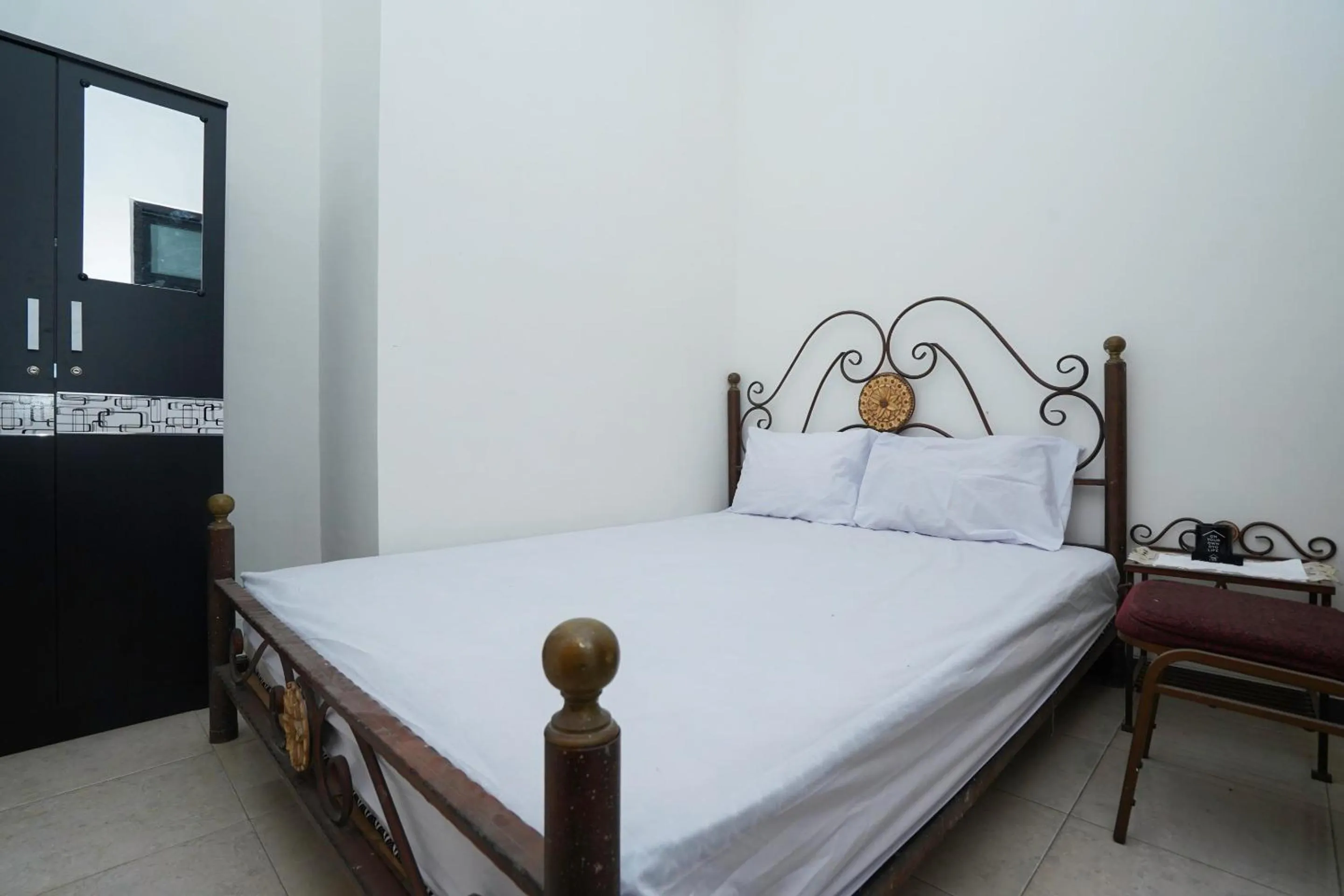 Bedroom, Bed in OYO Life 2498 Kost Putri Purimas 23