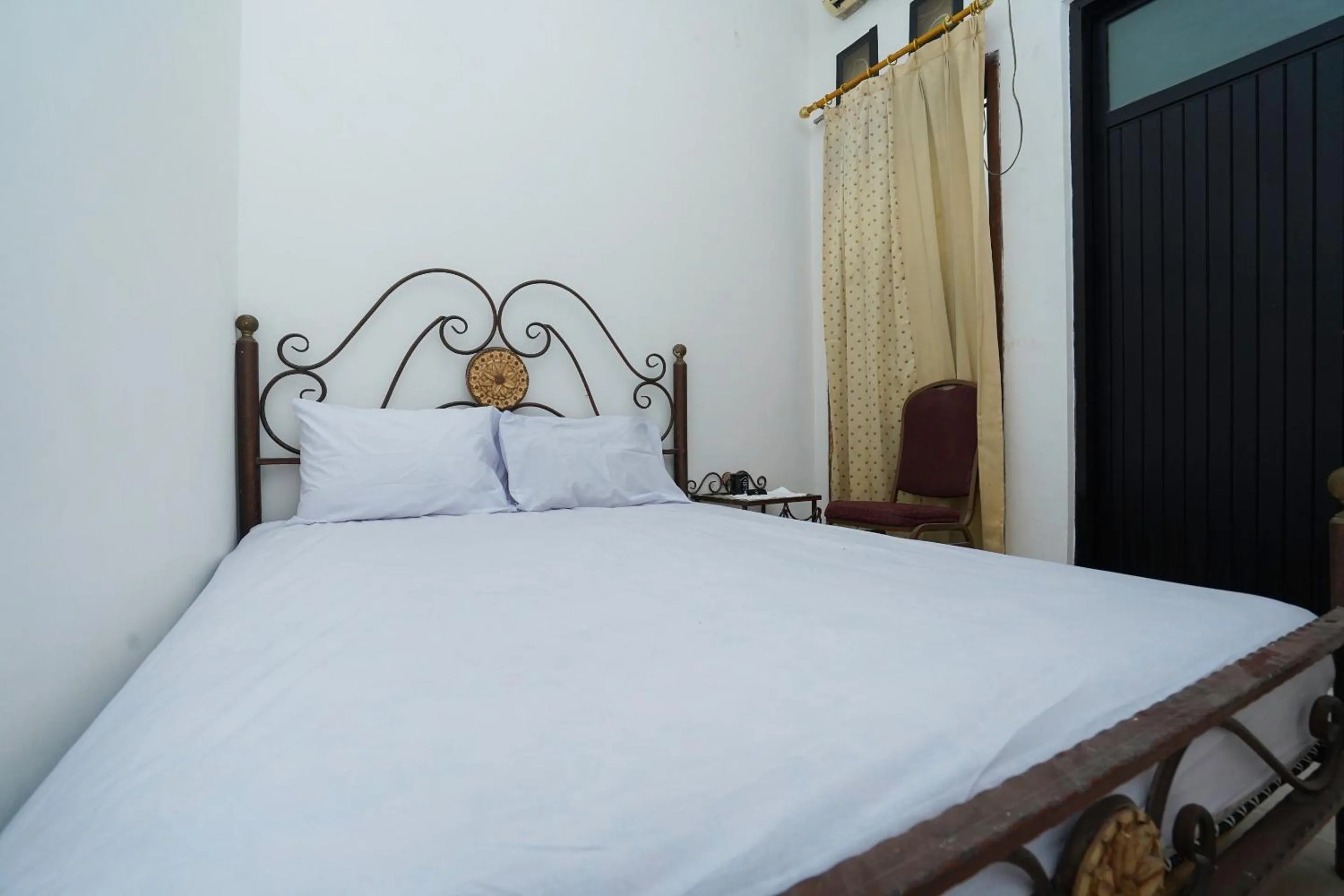 Bedroom, Bed in OYO Life 2498 Kost Putri Purimas 23