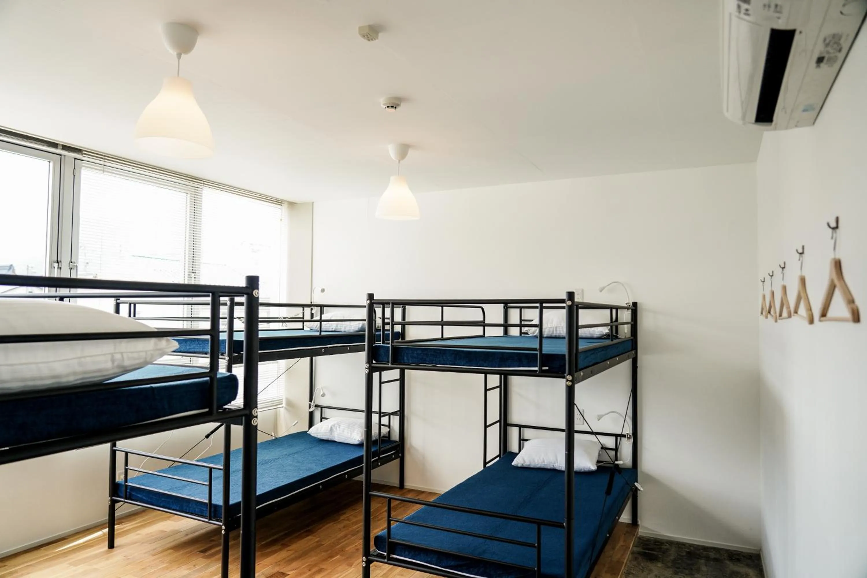 Bed in 商店街で暮らすように泊まる-アラシマホステル-