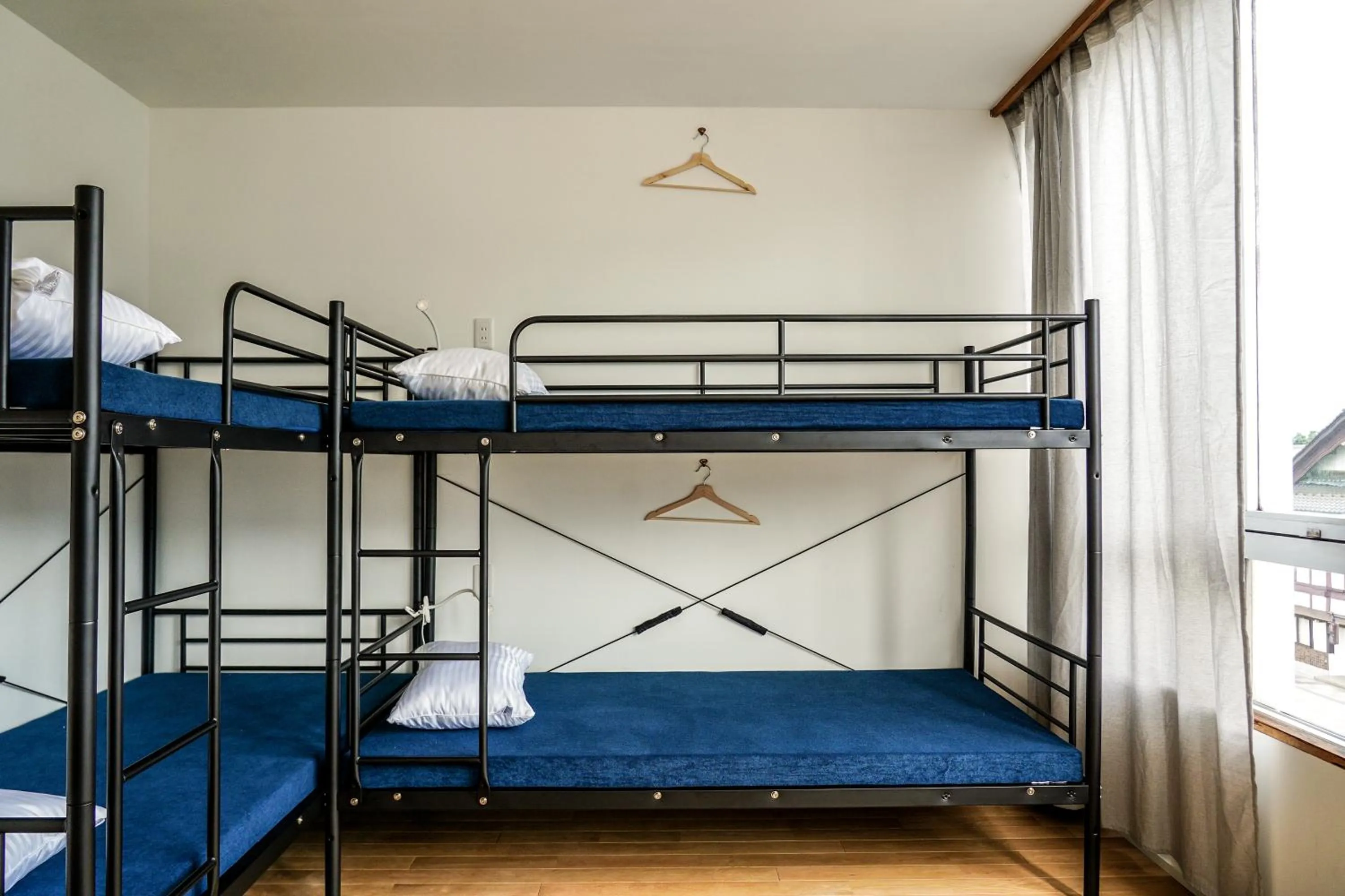 Bed in 商店街で暮らすように泊まる-アラシマホステル-