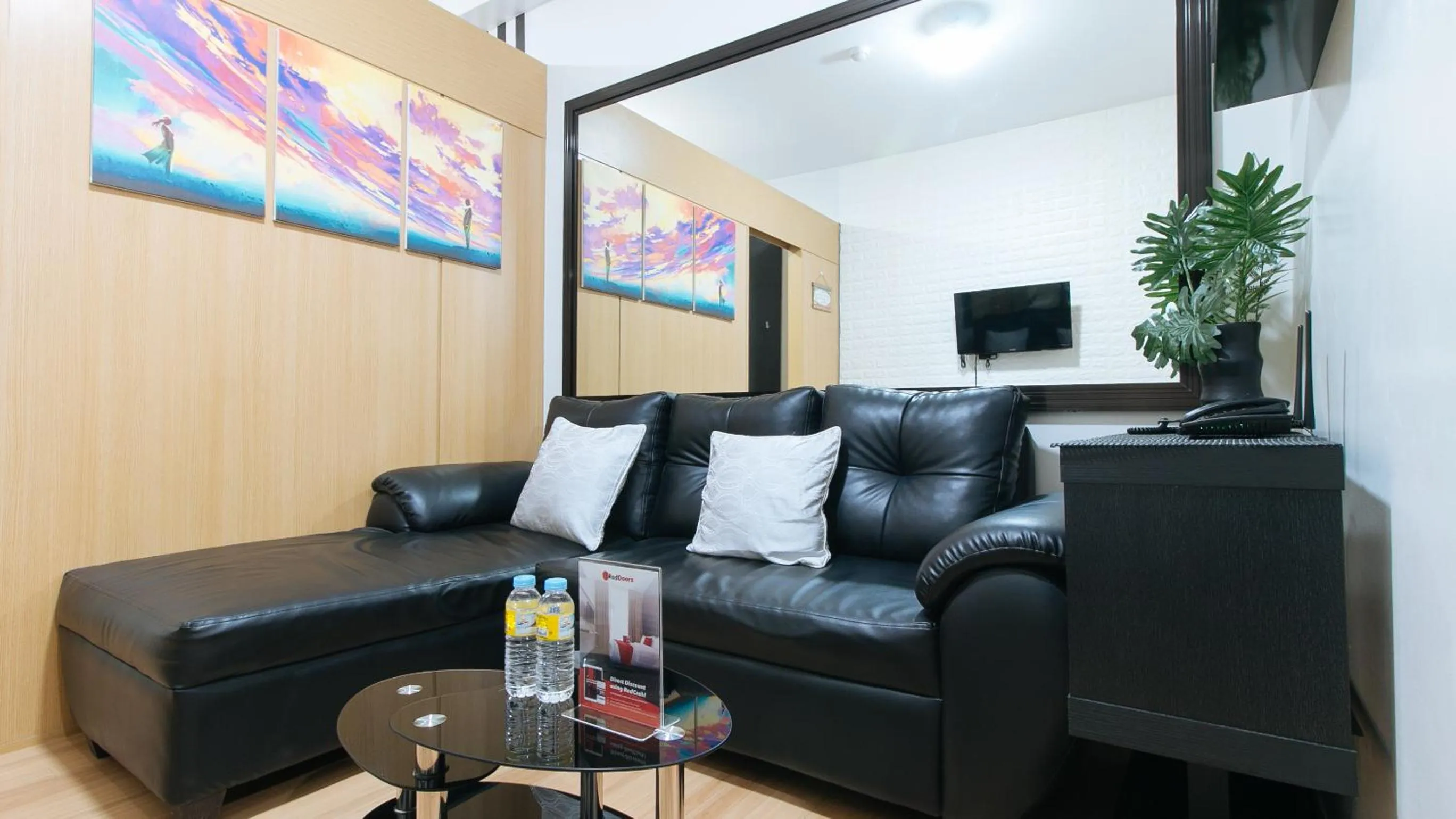 Living room, Seating Area in RedDoorz Premium @ SMDC Fairview 2