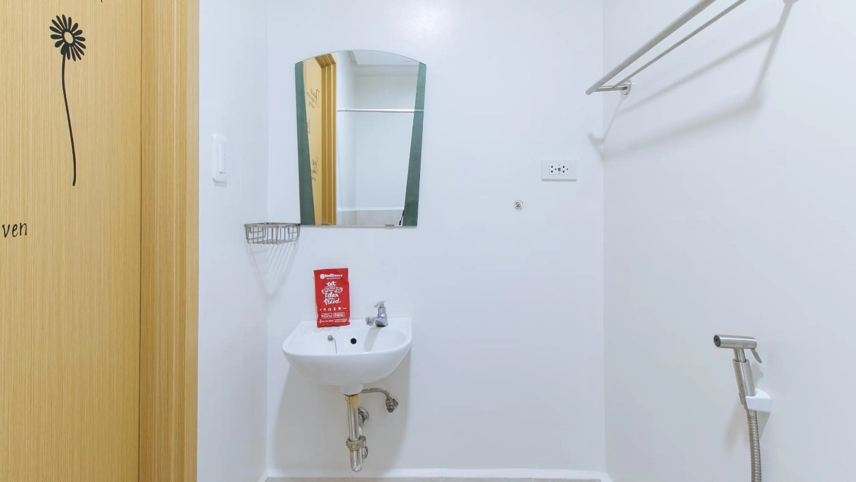 Bathroom in RedDoorz Premium @ SMDC Fairview 2