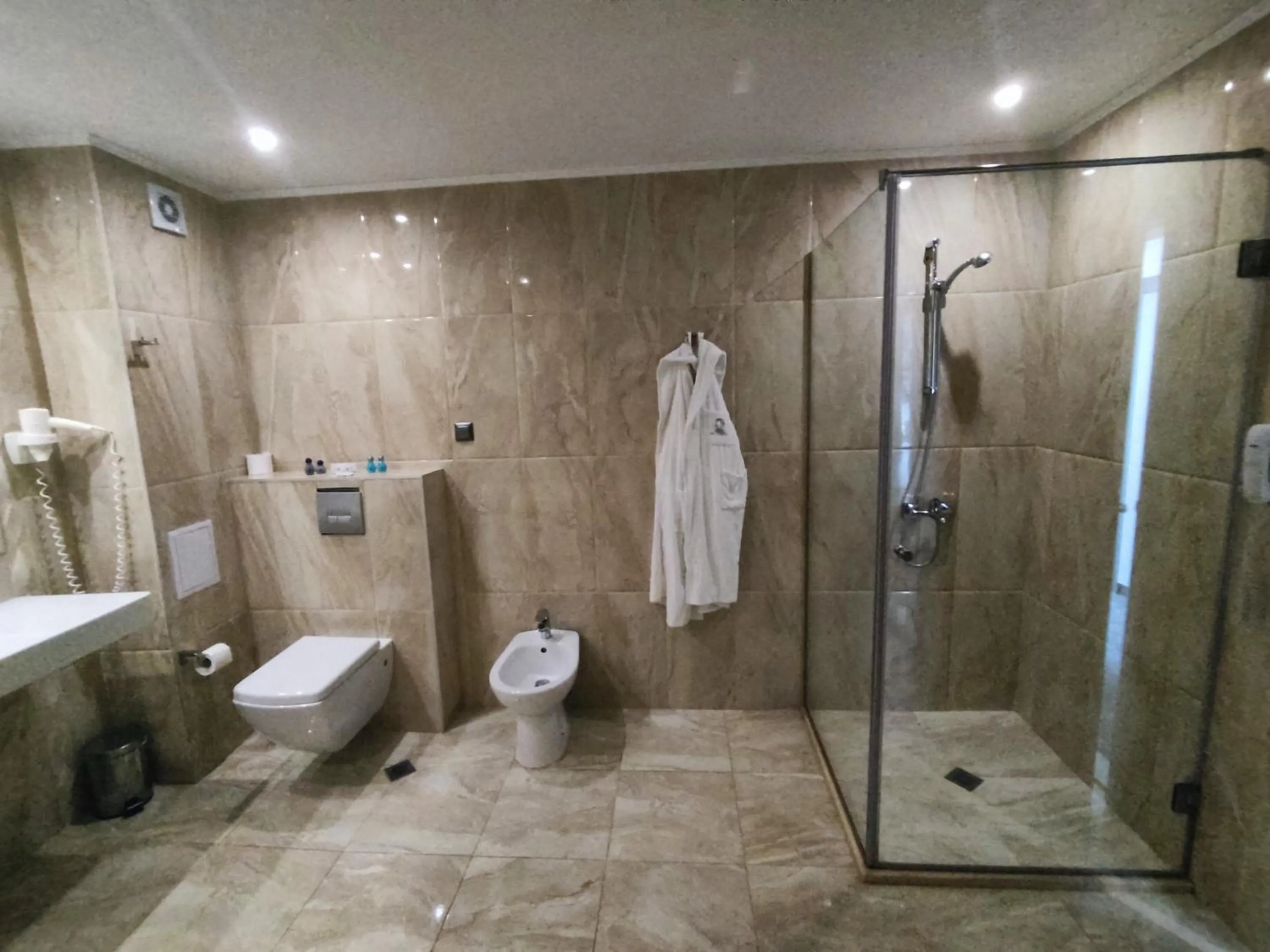 Shower in Moonlight Hotel - All Inclusive