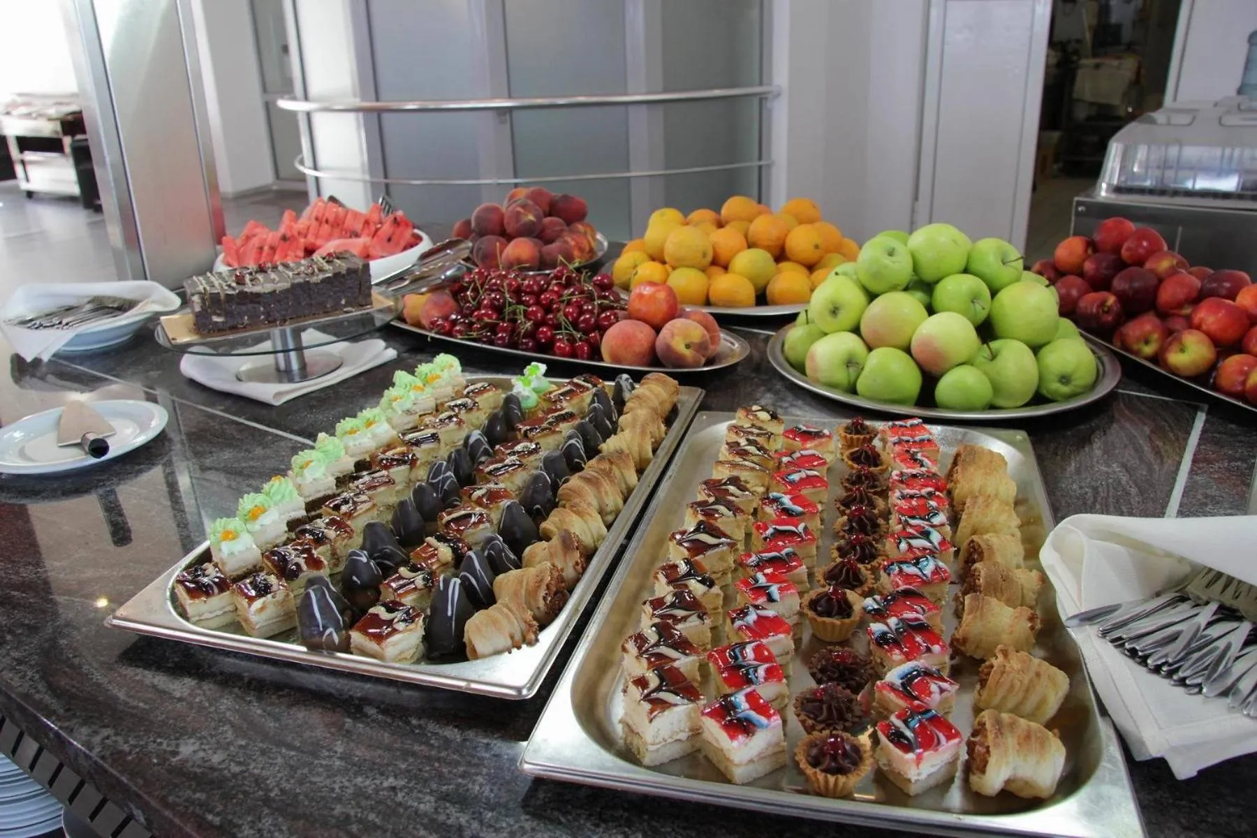 Food in Moonlight Hotel - All Inclusive