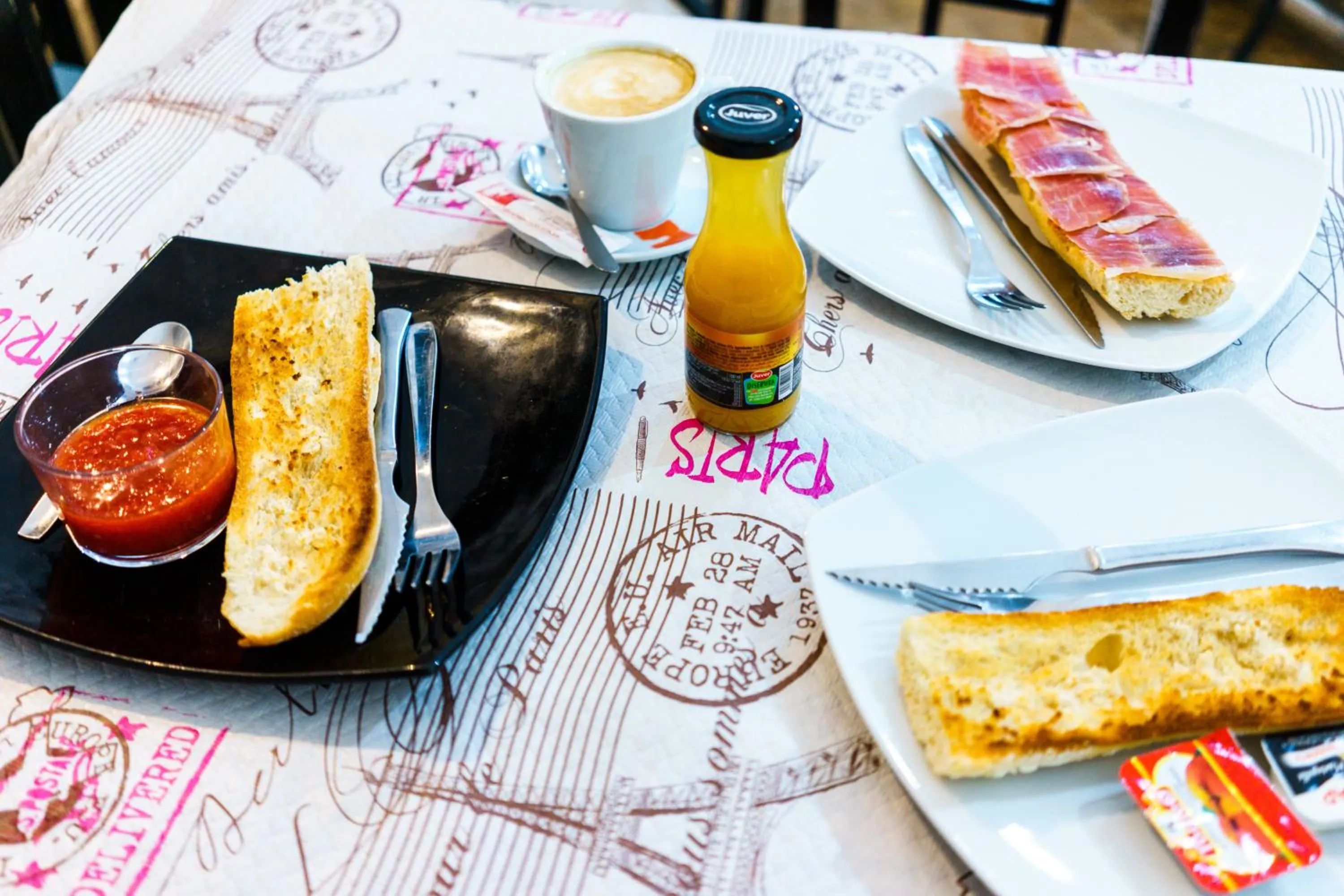 Continental breakfast in Hostal Frasca by Vivere Stays