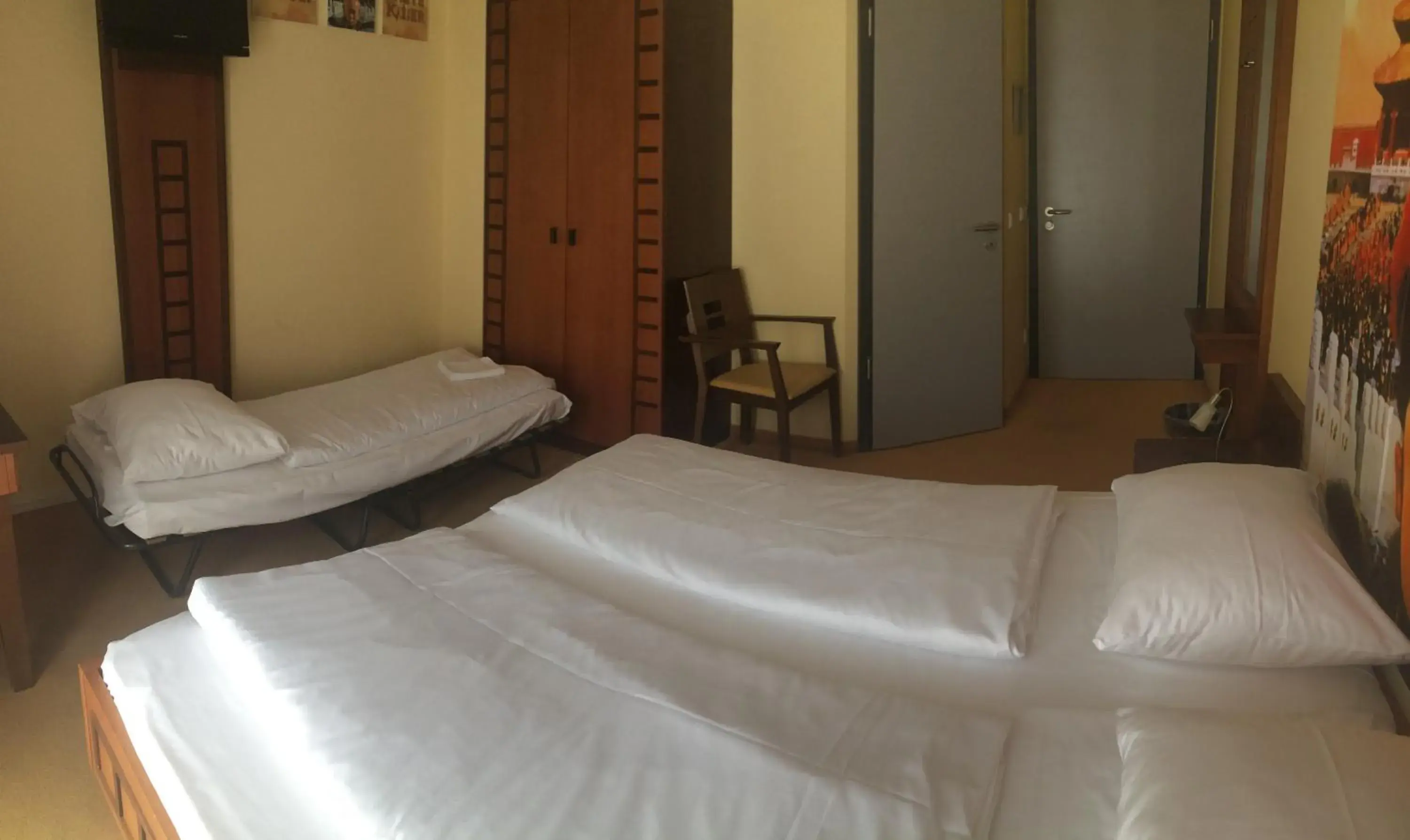 Photo of the whole room, Bed in CineHotel Maroni