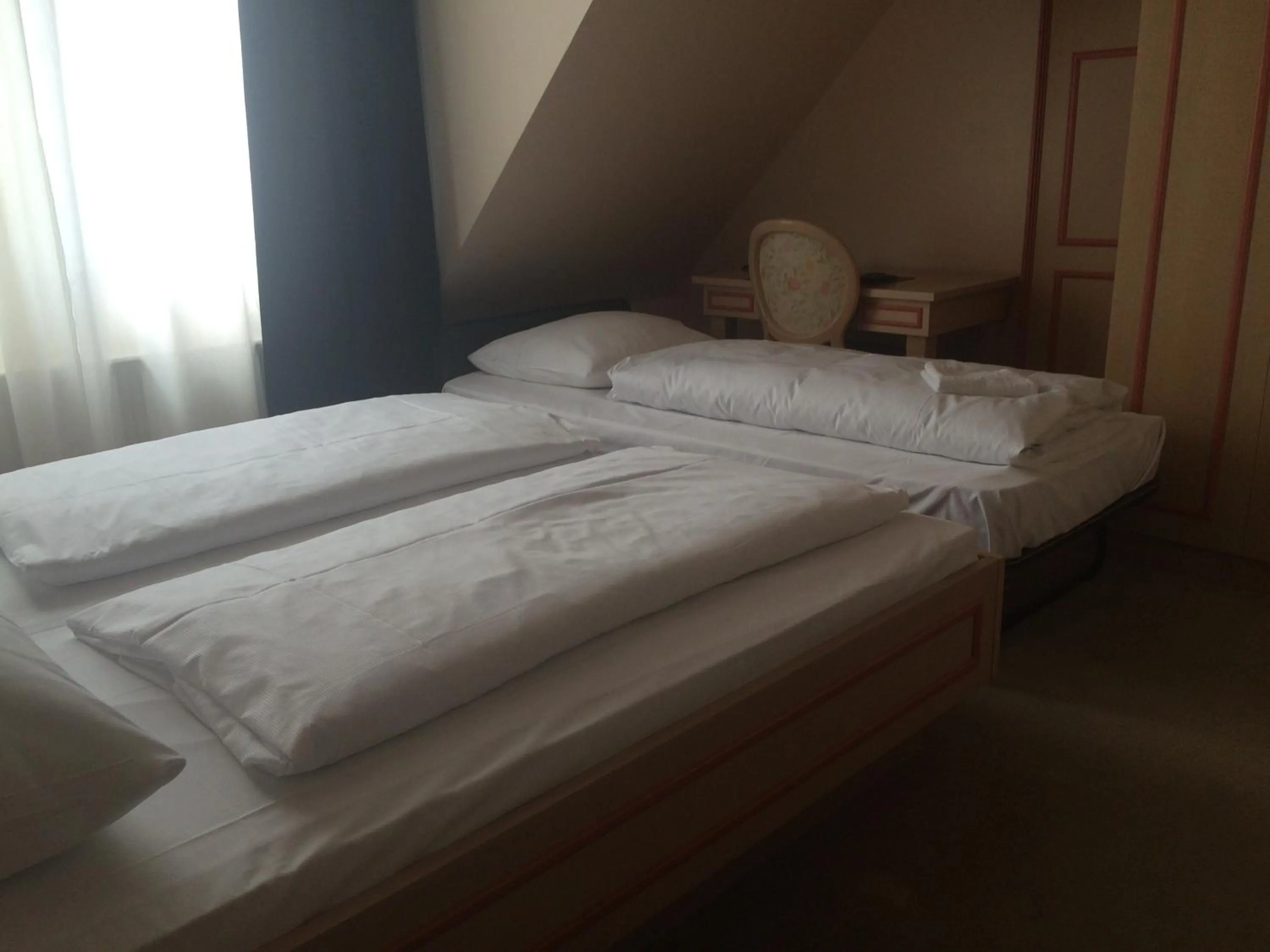 Day, Bed in CineHotel Maroni