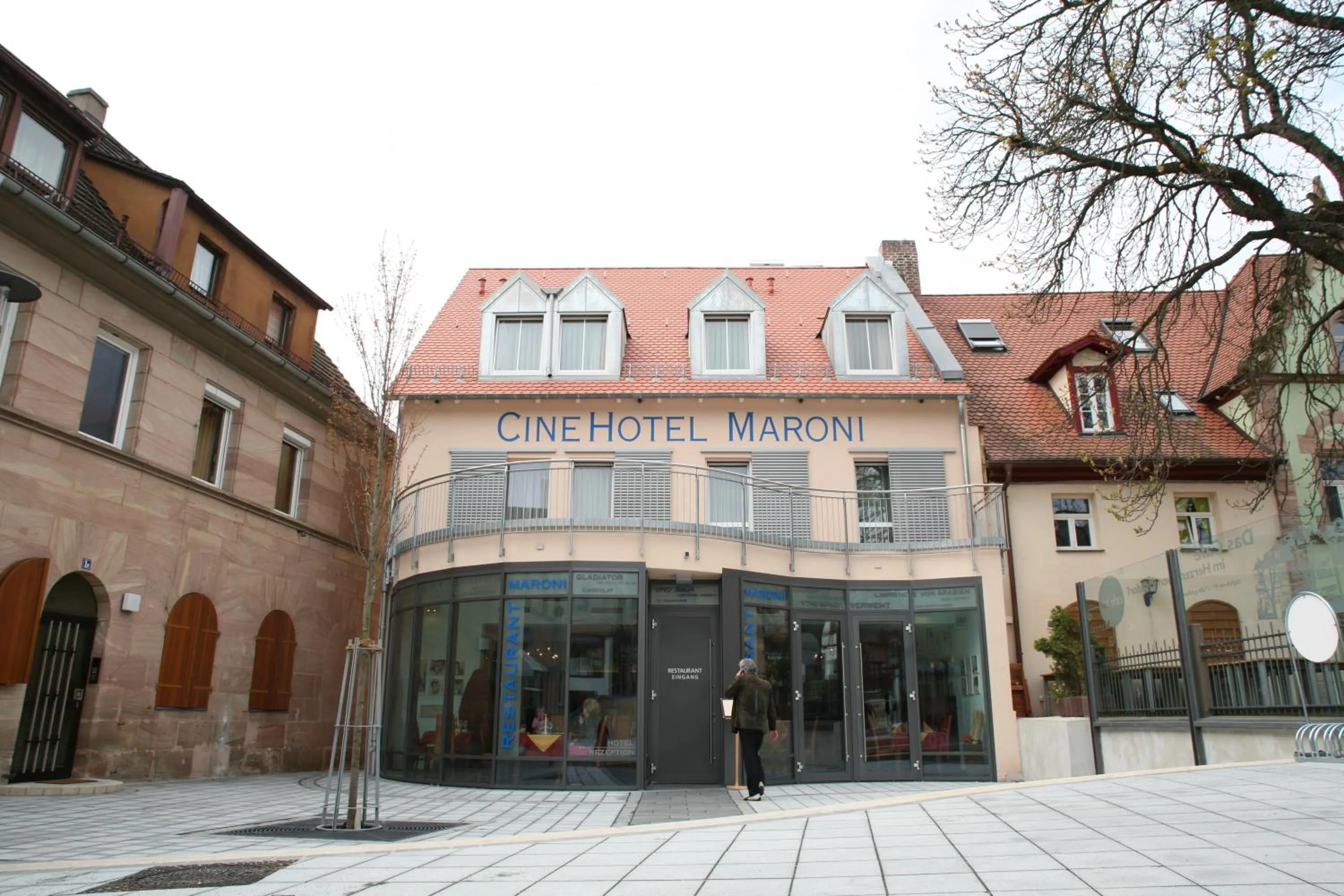 Facade/entrance in CineHotel Maroni