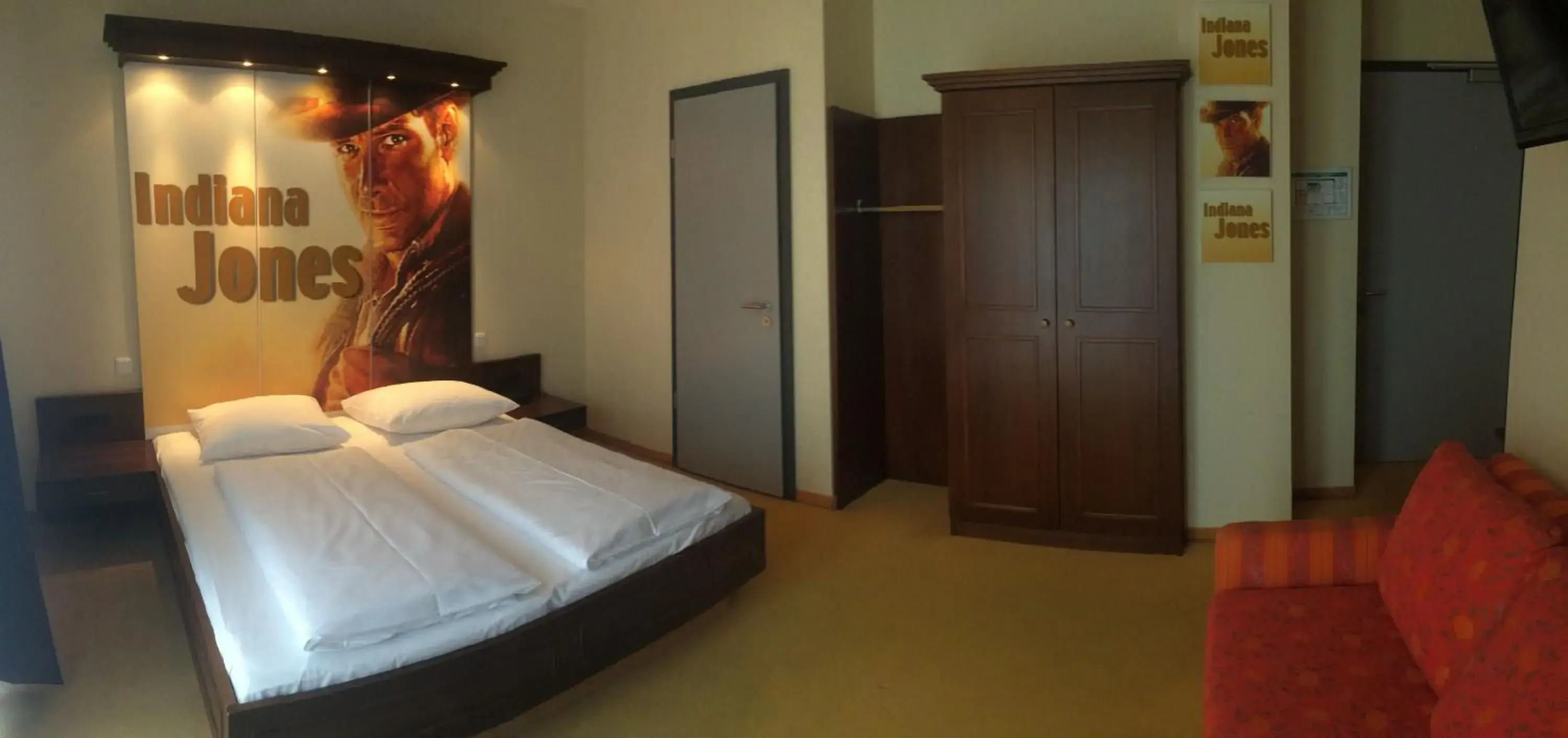 Photo of the whole room, Bed in CineHotel Maroni