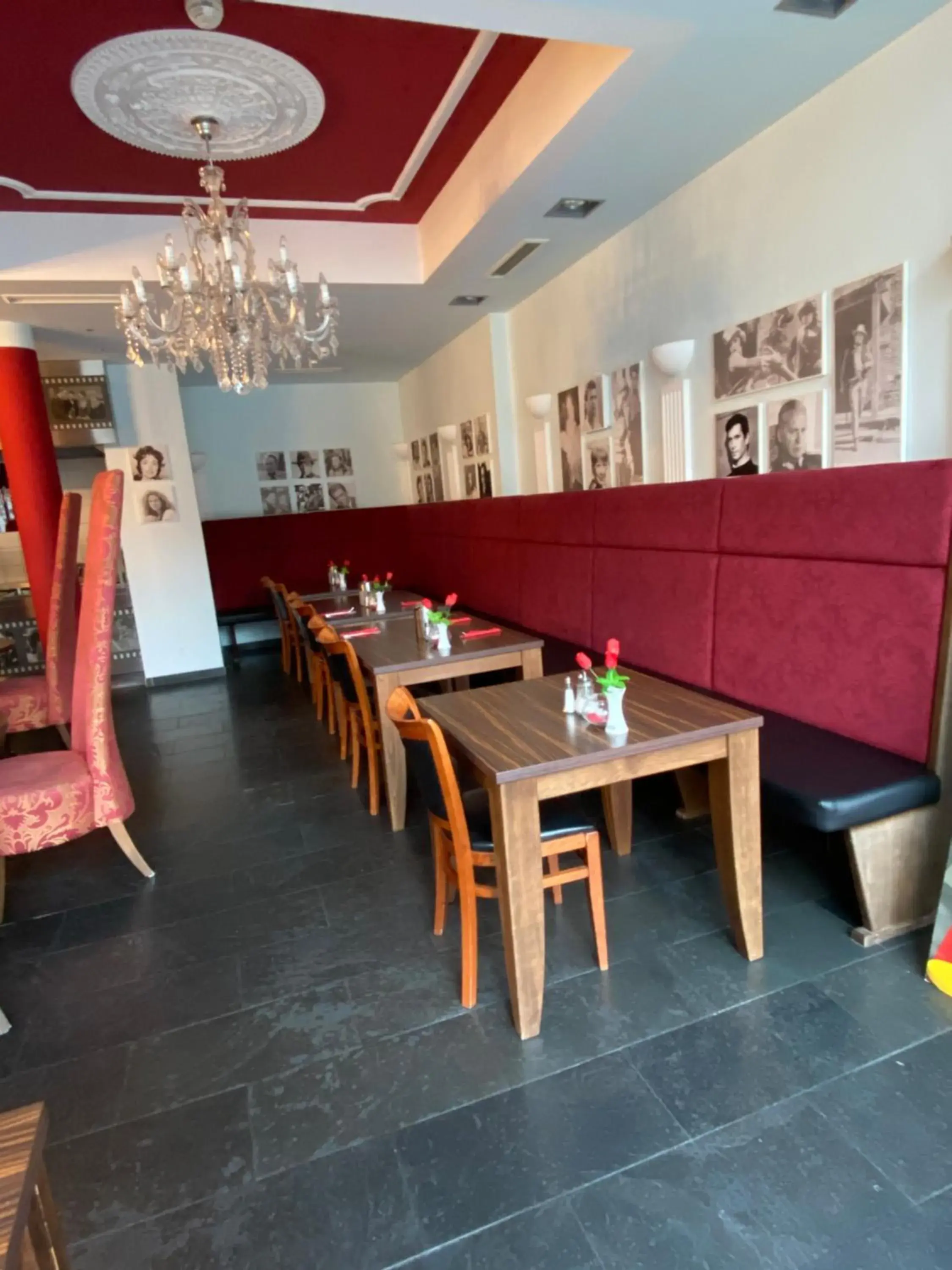 Restaurant/Places to Eat in CineHotel Maroni