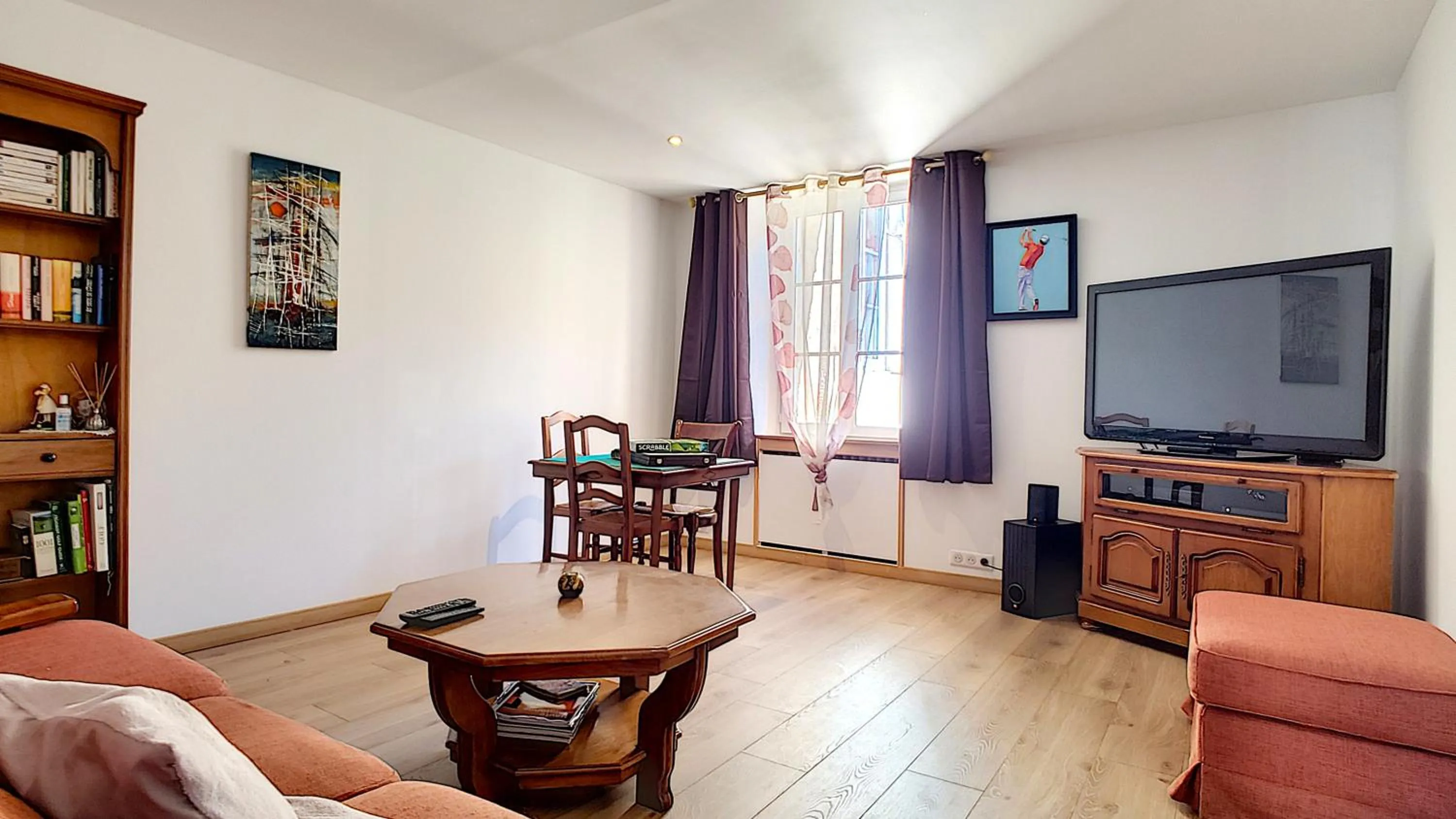 Communal lounge/ TV room in Jardin d'arcy - chambres d'hôtes avec piscine et SPA