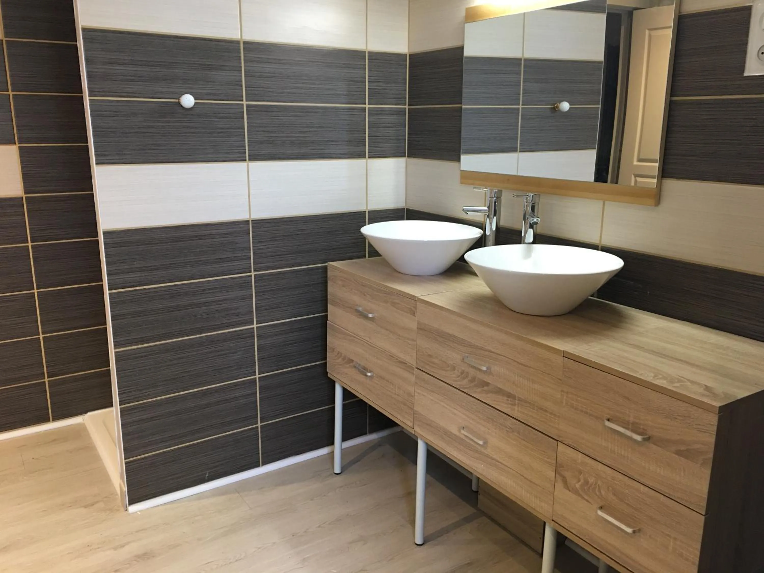 Bathroom in Jardin d'arcy - chambres d'hôtes avec piscine et SPA