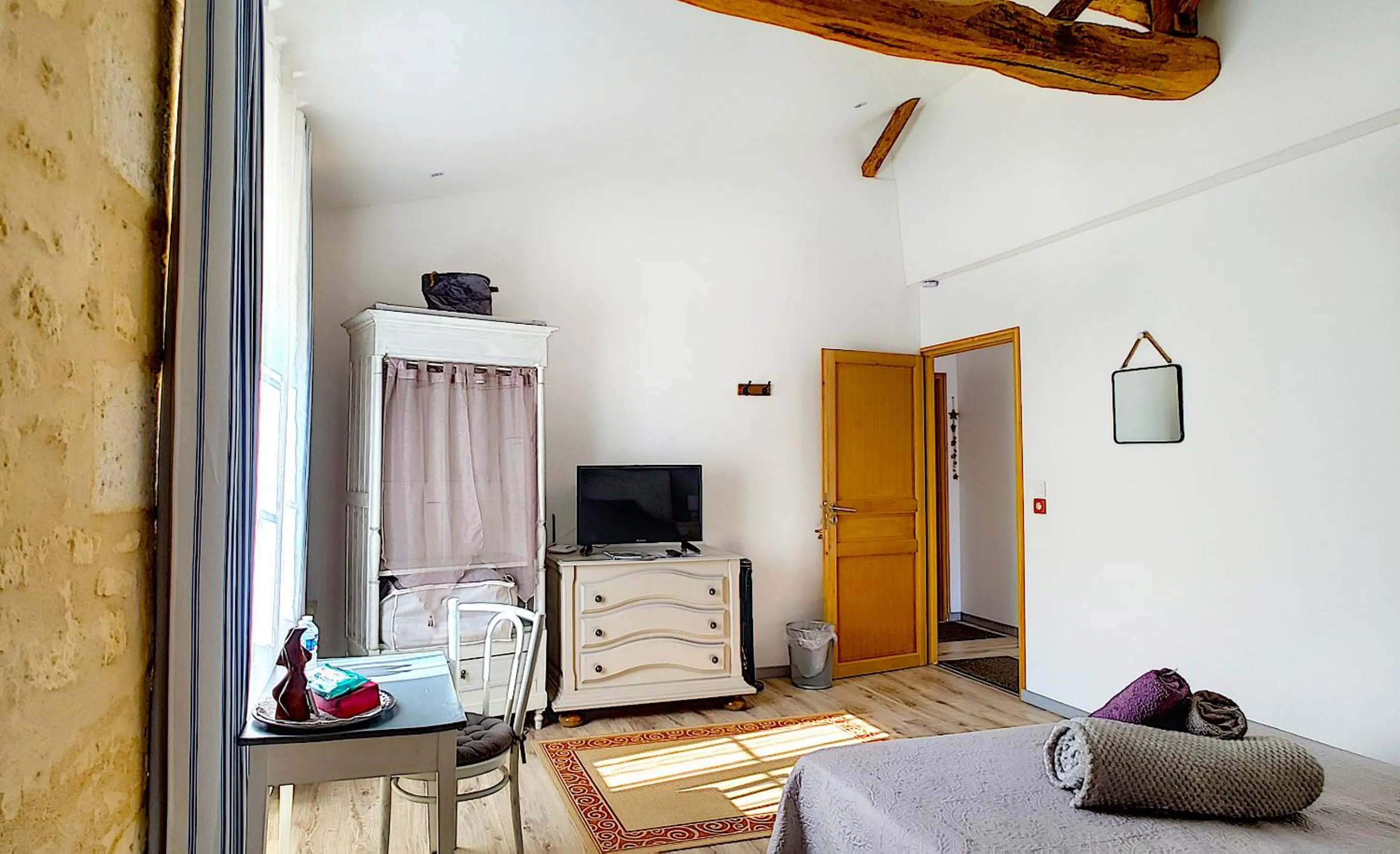 Photo of the whole room, Bed in Jardin d'arcy - chambres d'hôtes avec piscine et SPA