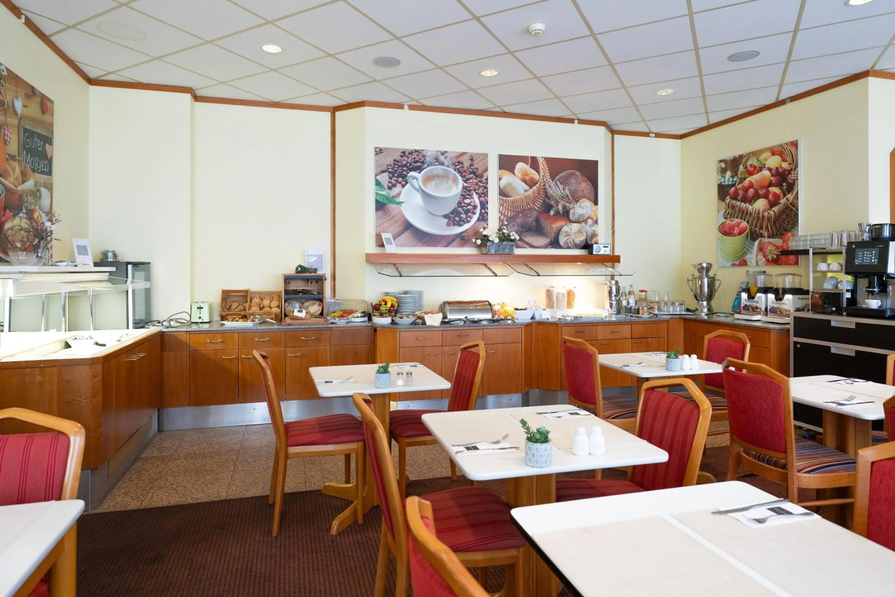 Buffet breakfast in Taste Smart Hotel Lampertheim