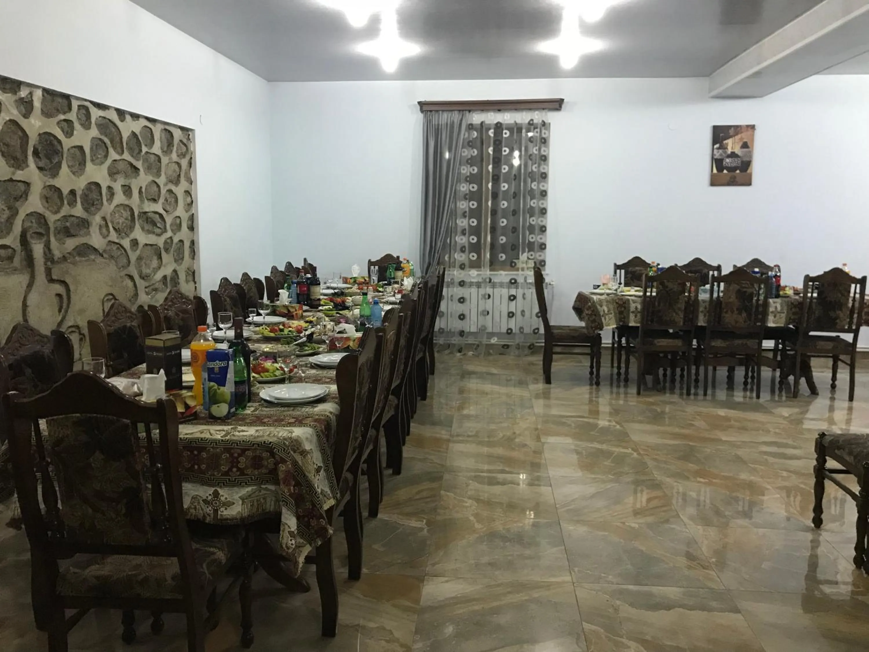 Restaurant/places to eat in Christy Hotel