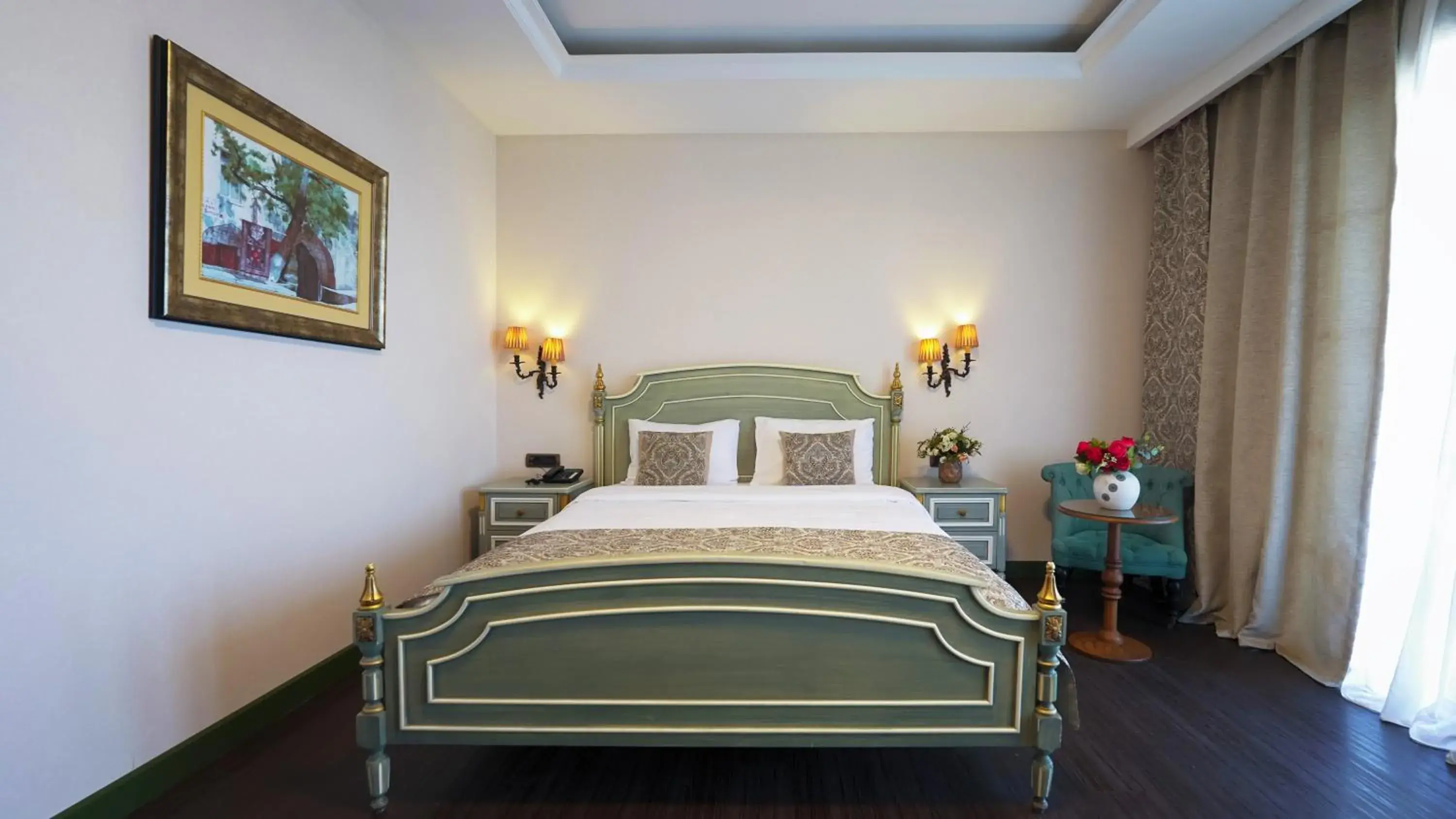 Bed in Sapphire Marine Bed in Sapphire Marine