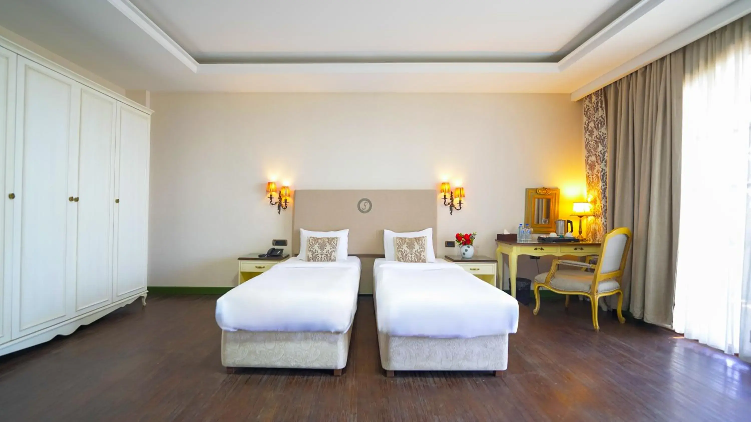 Bed in Sapphire Marine Bed in Sapphire Marine