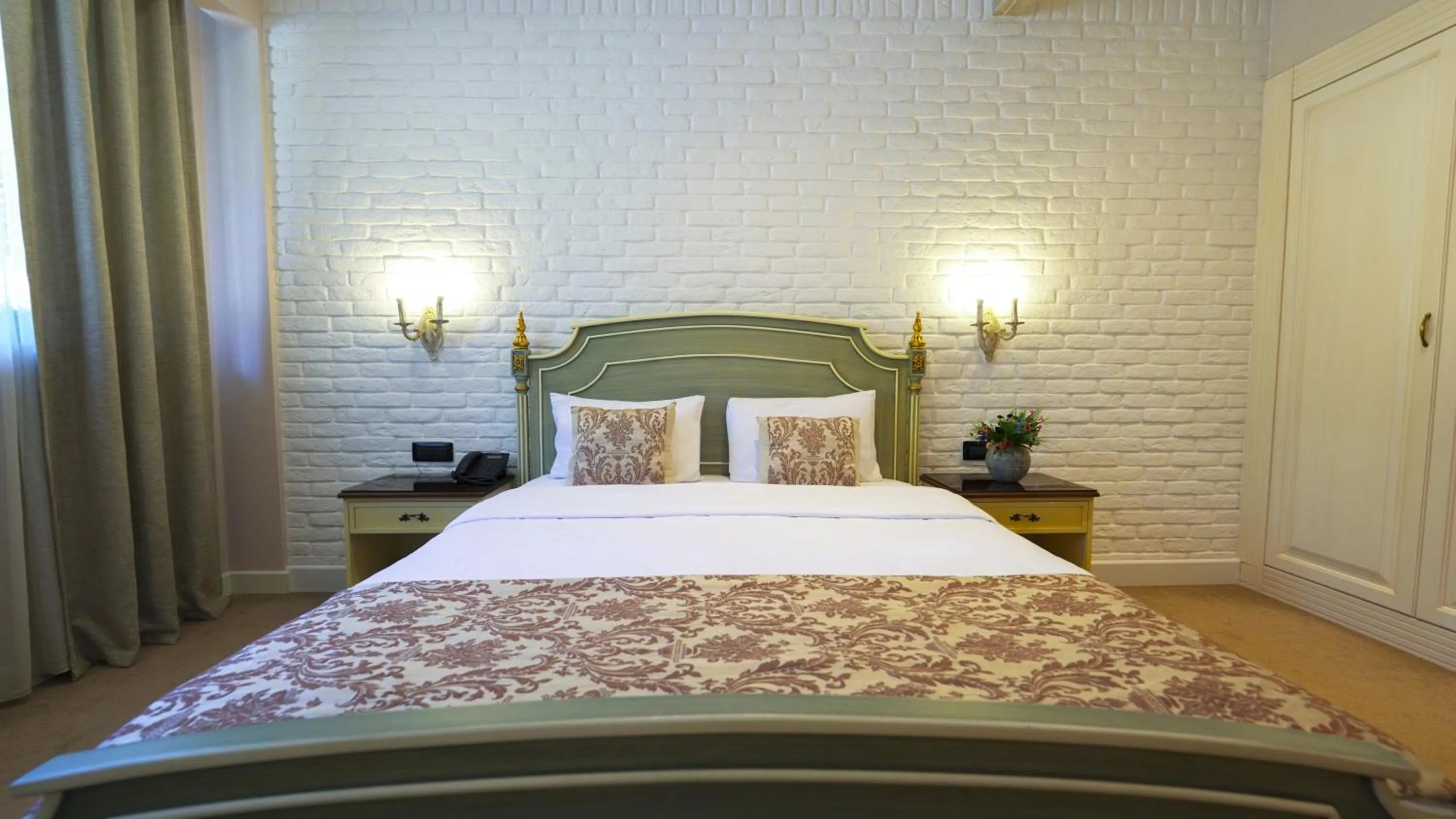 Bed in Sapphire Marine